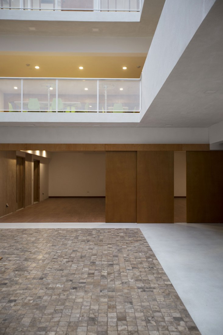 Courtyard. Atenea Building. Photograph by K+M Arquitectos y Urbanismo