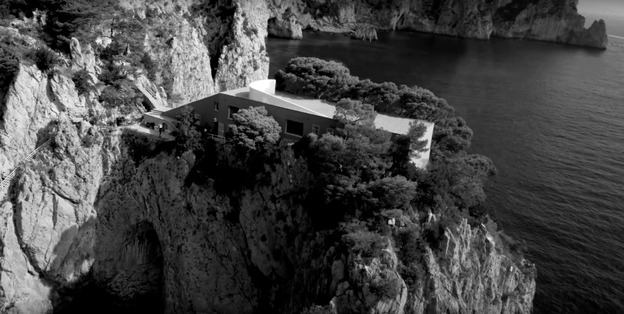 Corte de pantalla. Casa Malaparte. KATE MOSS & JAMIE BOCHERT