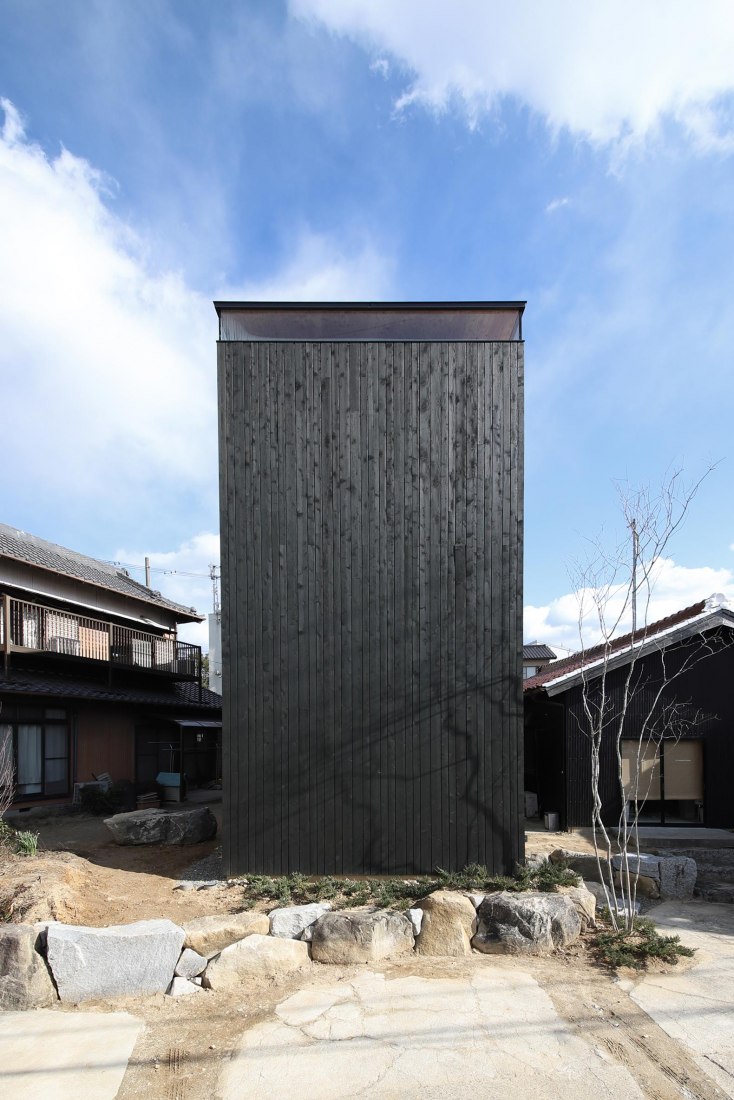 Casa T noie por Katsutoshi Sasaki + Associates. Fotografía por Katsutoshi Sasaki + Associates