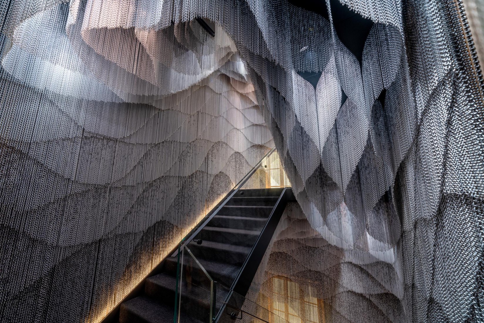 Intervention on the final staircase of Casa Batlló by Kengo Kuma. Image courtesy of Casa Batlló.