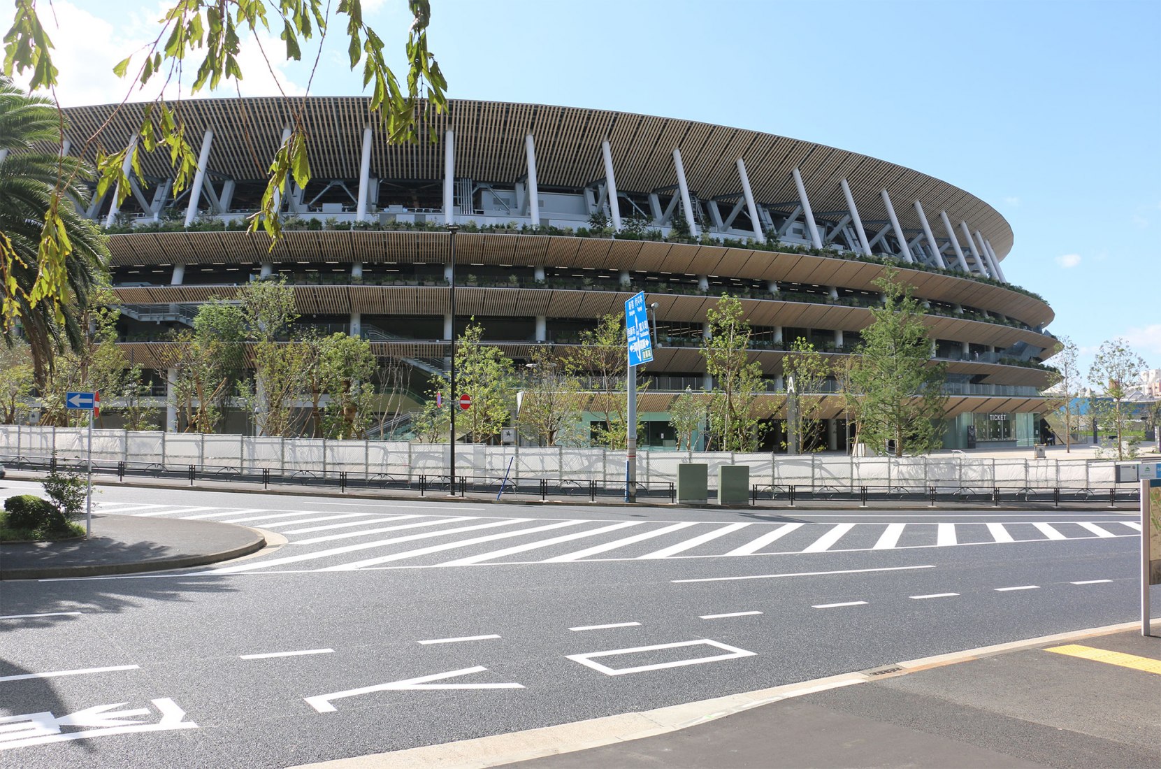 Tokyo National Stadium by Kengo Kuma. Photograph by Jose Juan Barba.