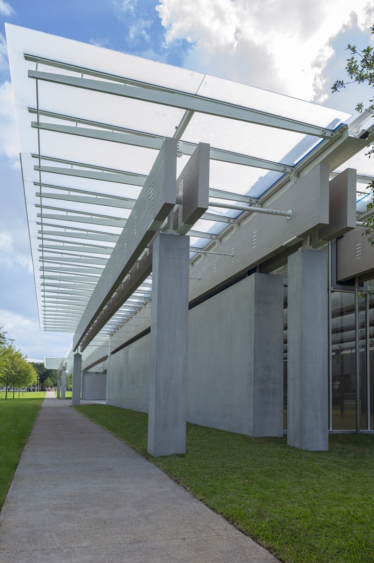 Vista exterior. Pabellón de Renzo Piano en el Museo de Arte Kimbell. Fotografía © Robert Polidori.
