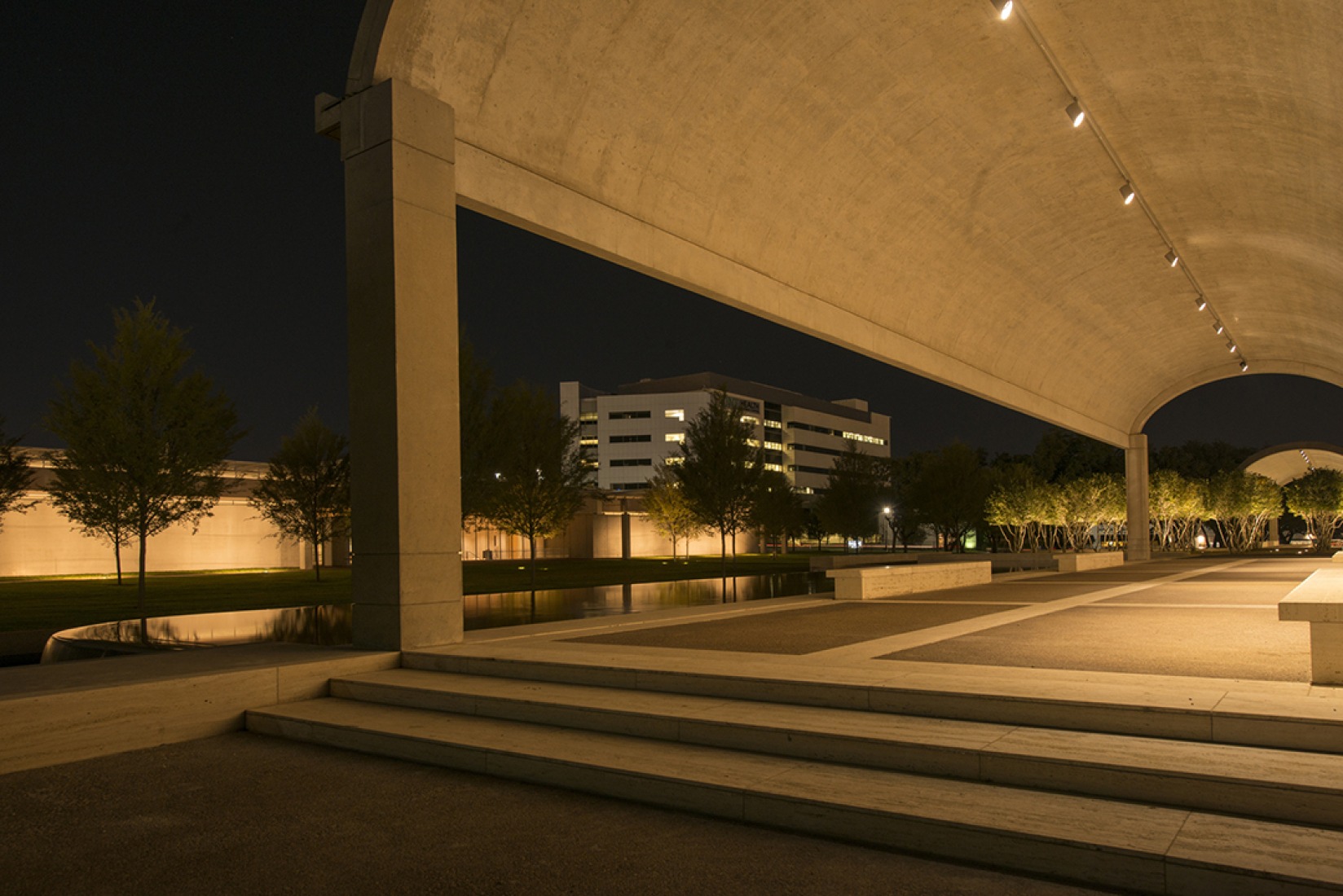 Vista exterior. Pabellón de Renzo Piano en el Museo de Arte Kimbell. Fotografía © Robert Laprelle.