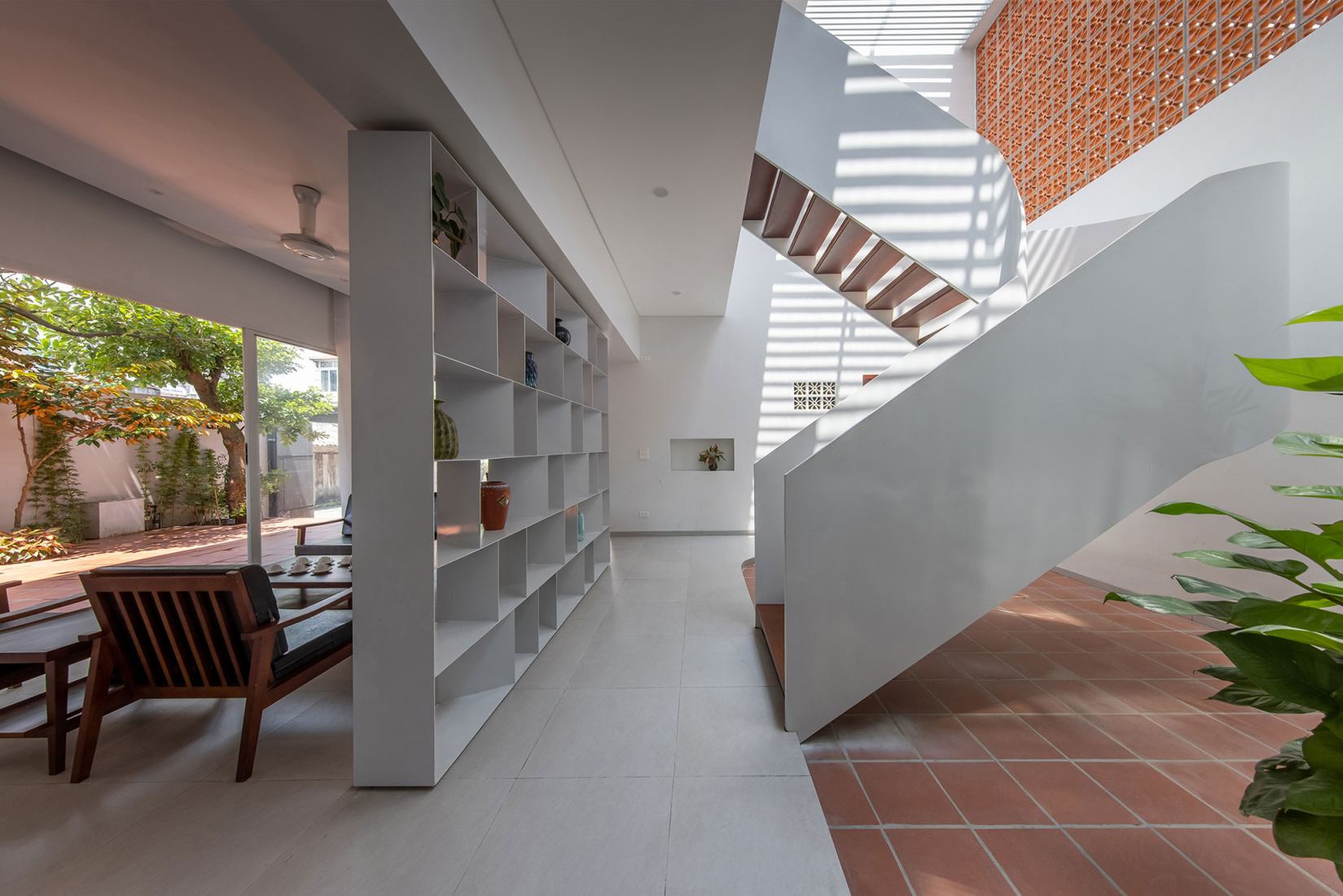 La Casa Grande por Km Architecture Office. Fotografía por Hoang Le.