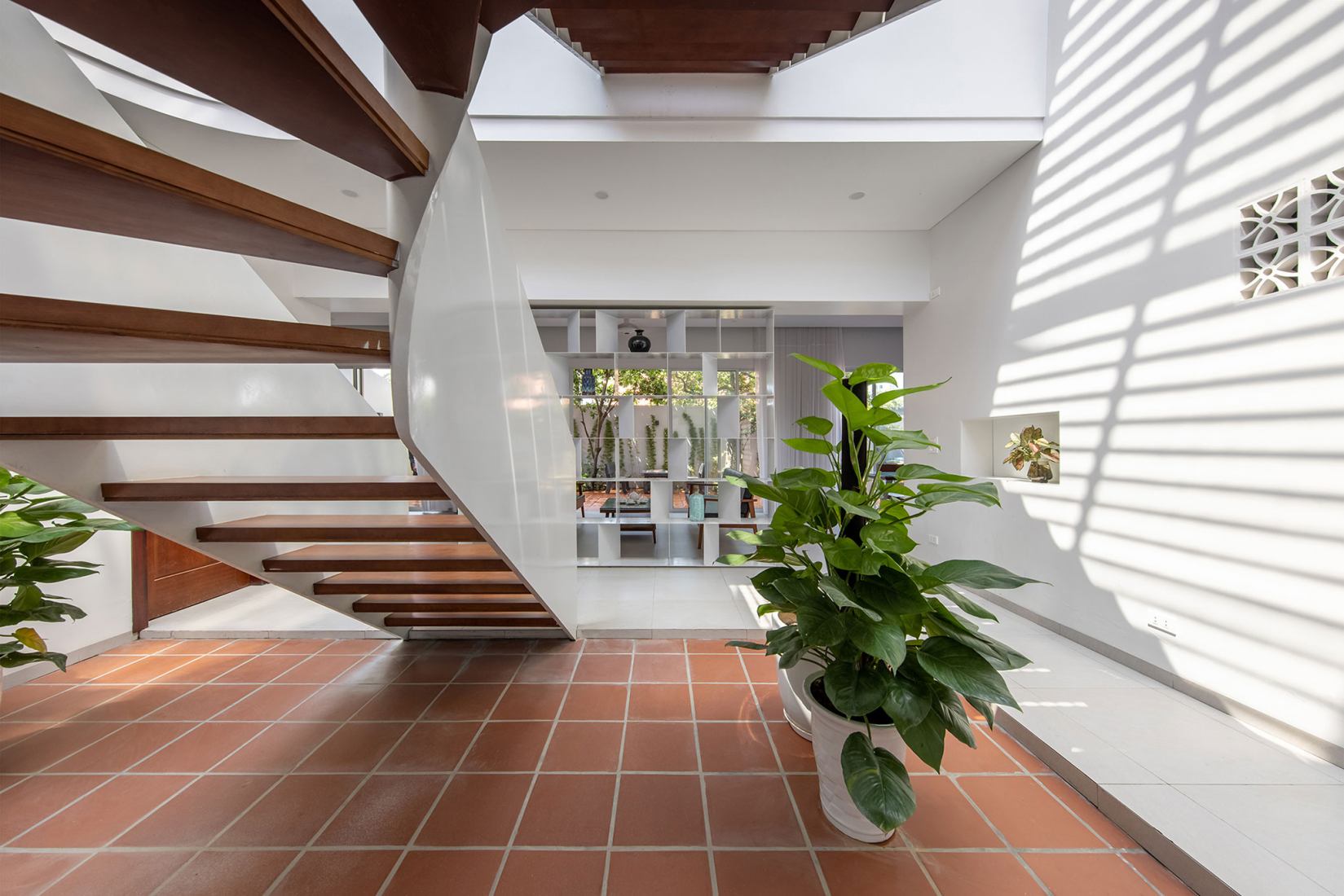 La Casa Grande por Km Architecture Office. Fotografía por Hoang Le.