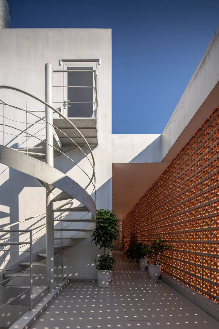 La Casa Grande por Km Architecture Office. Fotografía por Hoang Le.