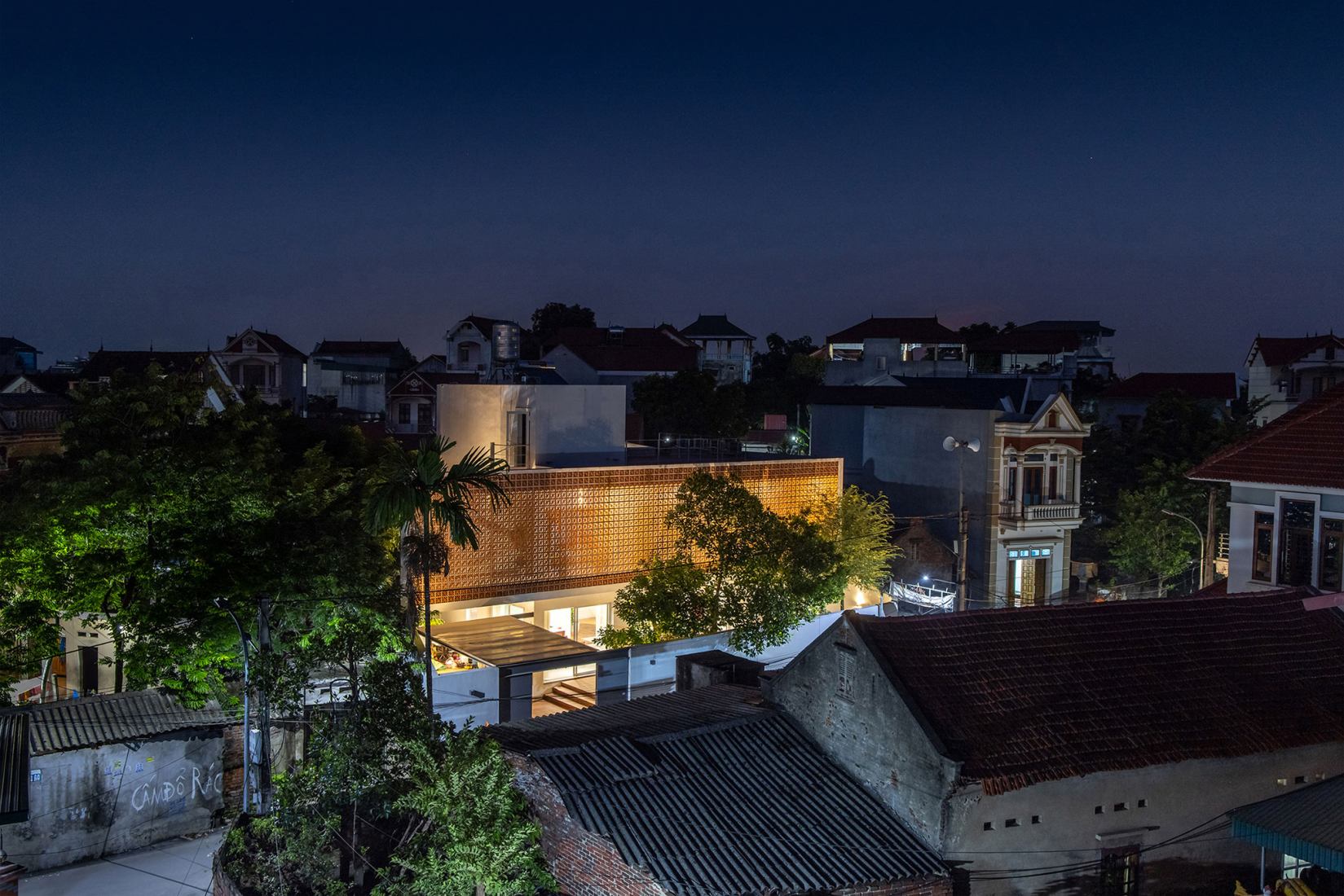 La Casa Grande por Km Architecture Office. Fotografía por Hoang Le.