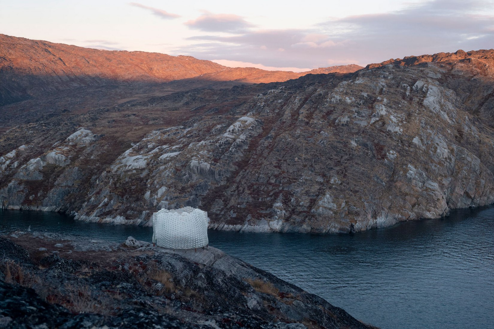 Qaammat pavilion by Konstantin Arkitekter. Photogrpah by Julien Lanoo