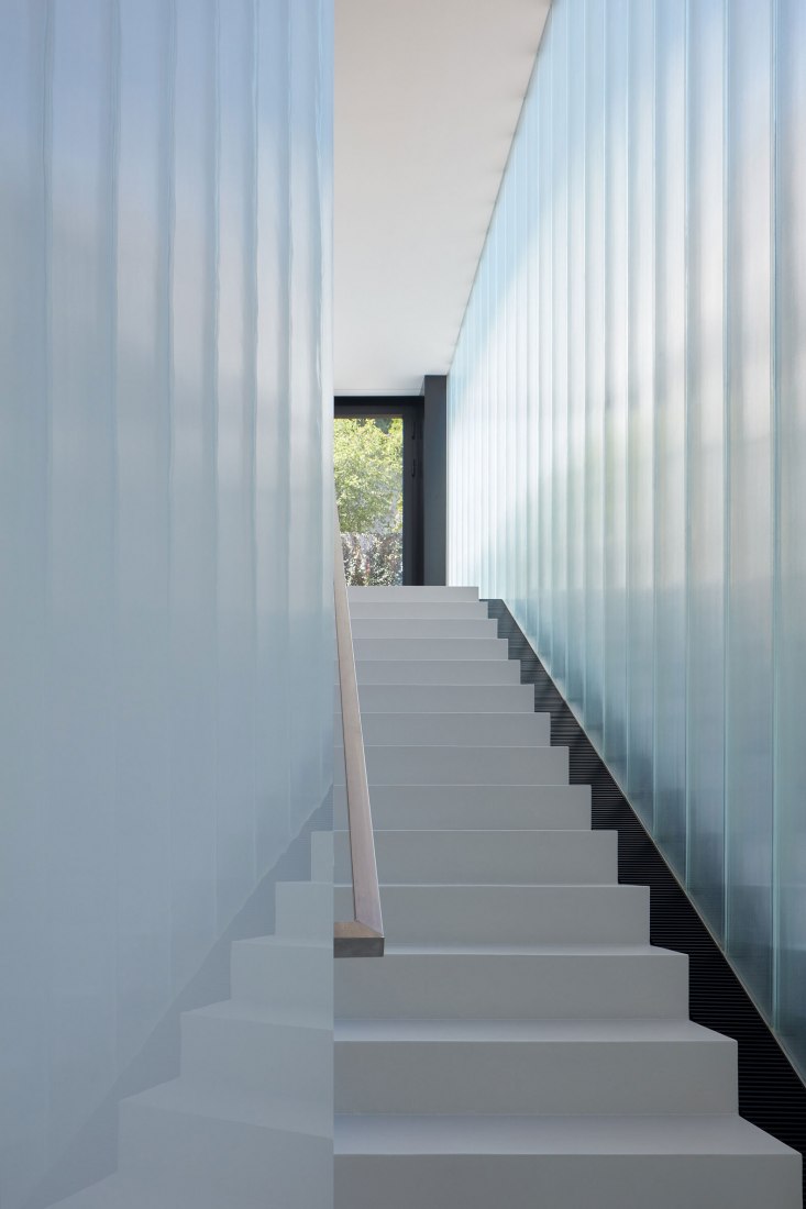 Casa Familiar en el Valle del Río por Kuba & Pilař architekti. Fotografía por BoysPlayNice