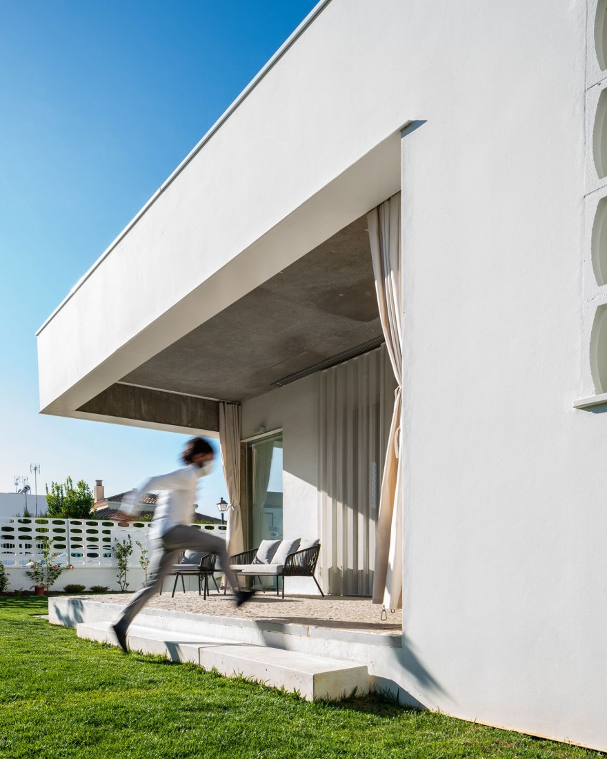 Casa patio por Baum Arquitectura. Fotografia por Javier Orive.