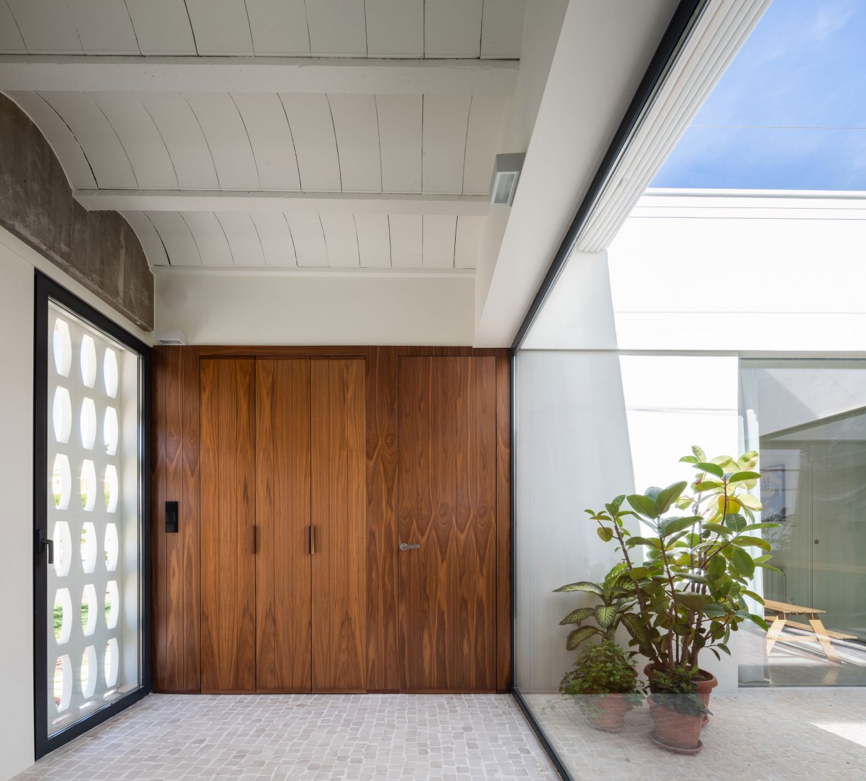 Casa patio por Baum Arquitectura. Fotografia por Javier Orive.