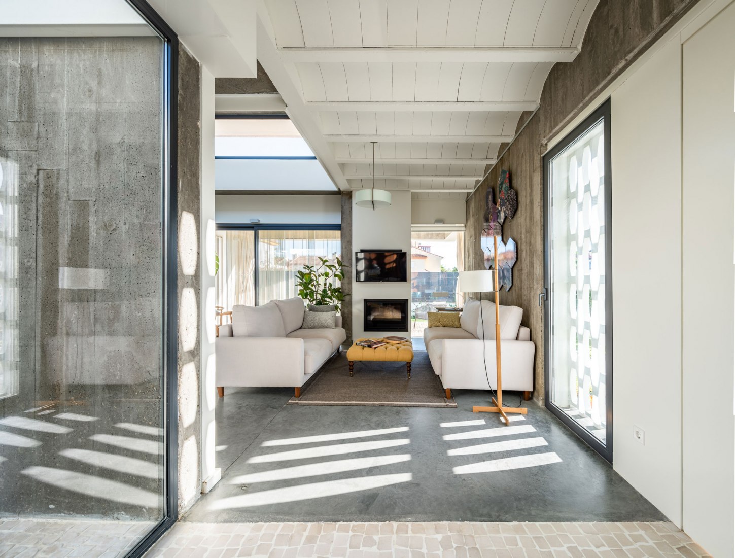 Casa patio por Baum Arquitectura. Fotografia por Javier Orive.