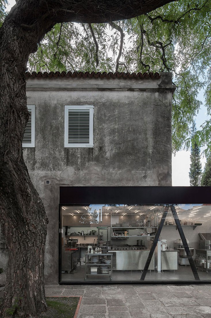 Exterior view. La Linda Bakery Carrasco by Pedro Livni Architect. Photograph © Pablo Casals Aguirre