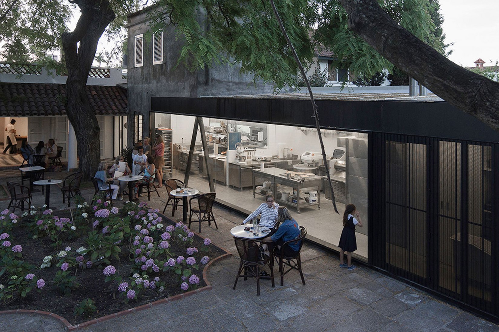 Exterior view. La Linda Bakery Carrasco by Pedro Livni Architect. Photograph © Pablo Casals Aguirre
