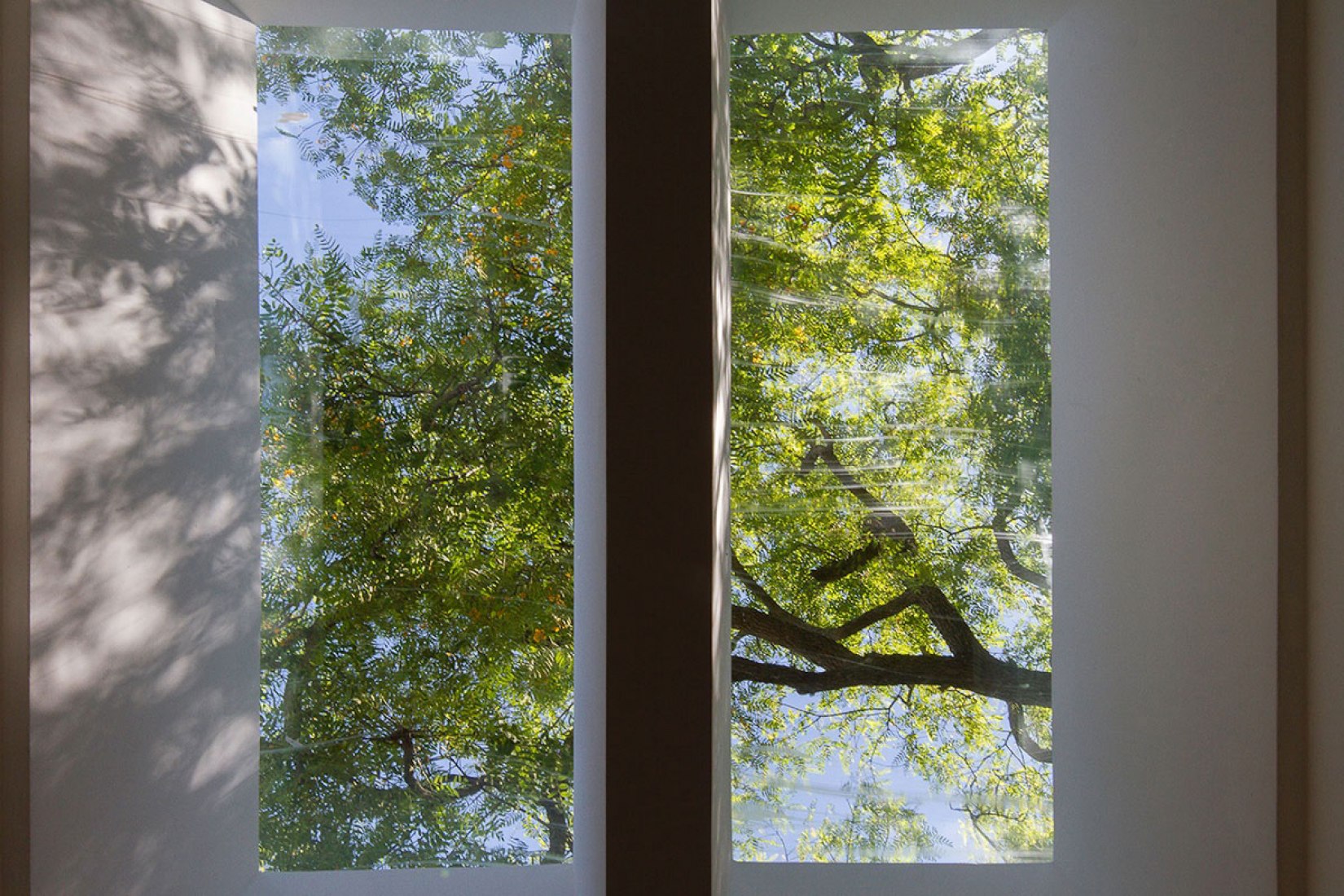 Window. La Linda Bakery Carrasco by Pedro Livni Architect. Photograph © Pablo Casals Aguirre
