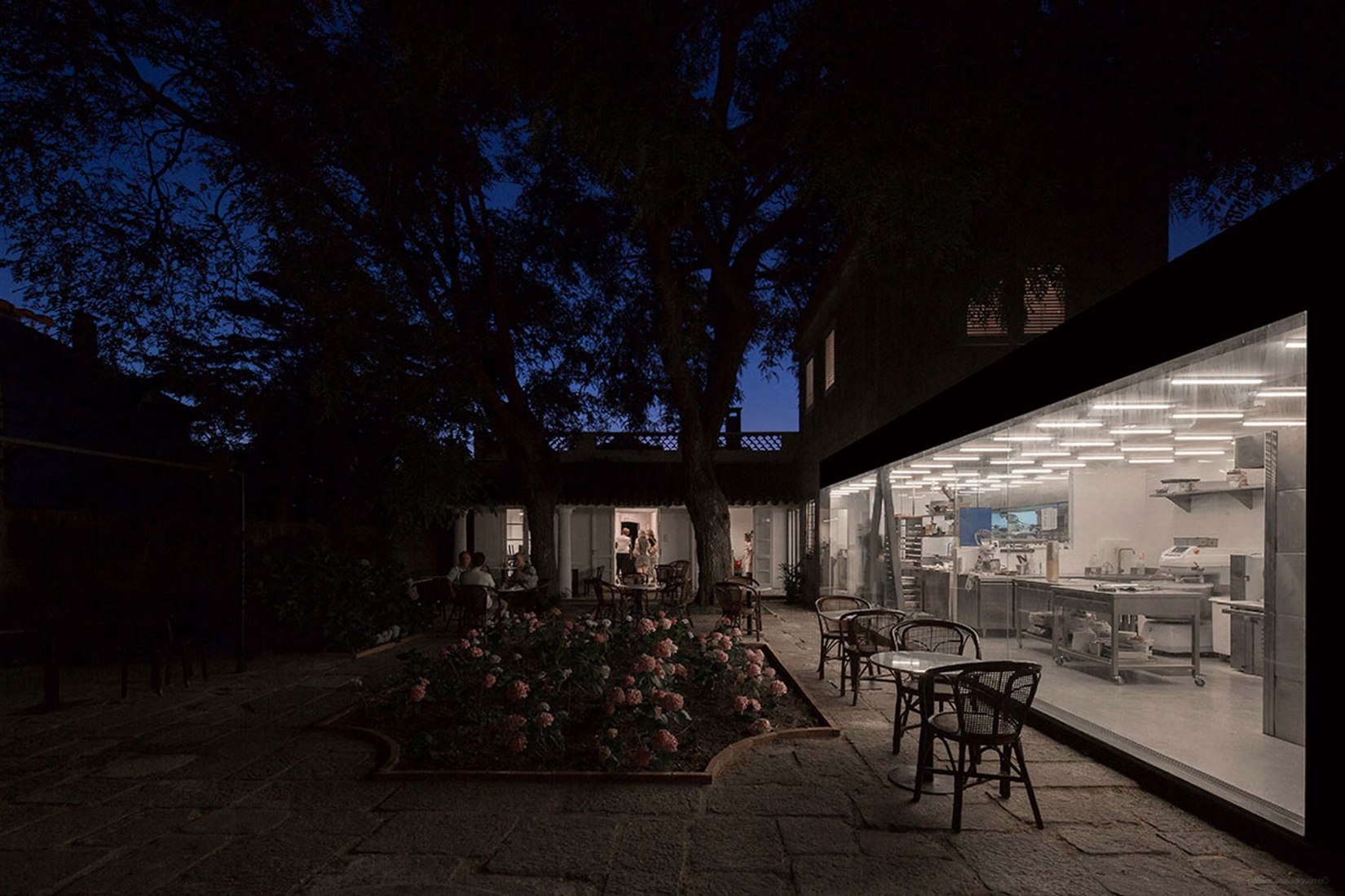 Exterior night view. La Linda Bakery Carrasco by Pedro Livni Architect. Photograph © Pablo Casals Aguirre