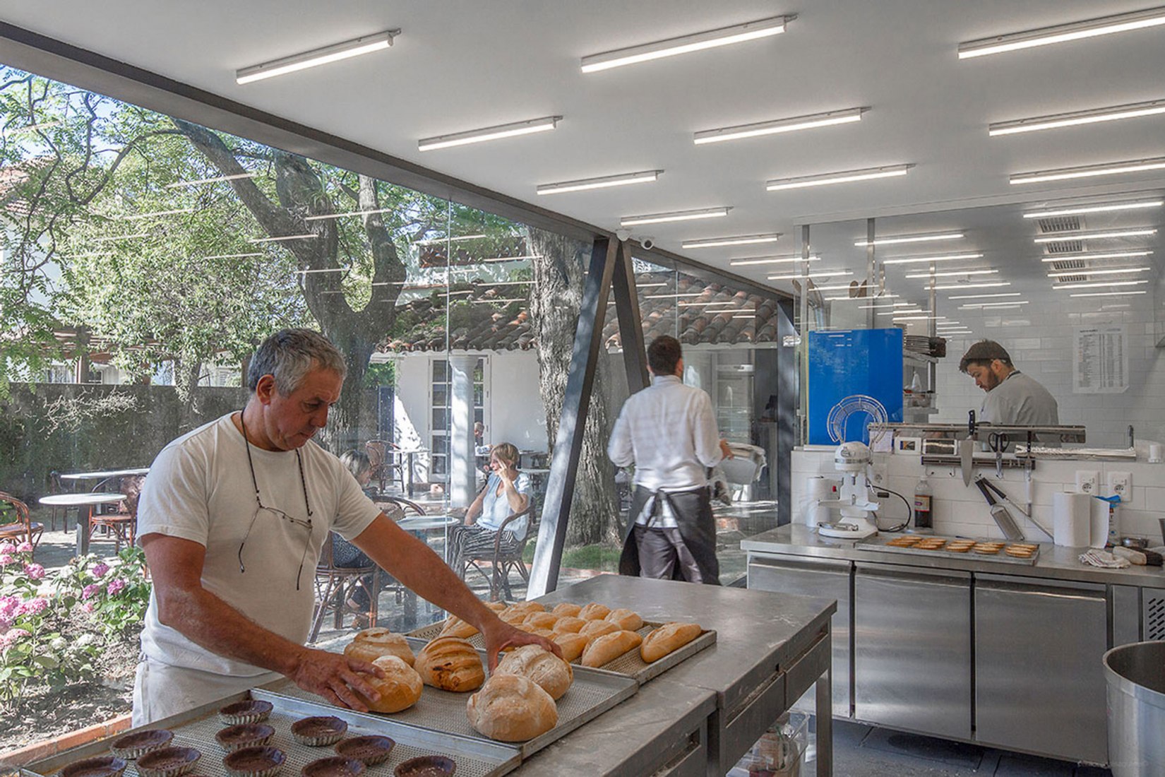 Interior view. La Linda Bakery Carrasco by Pedro Livni Architect. Photograph © Pablo Casals Aguirre