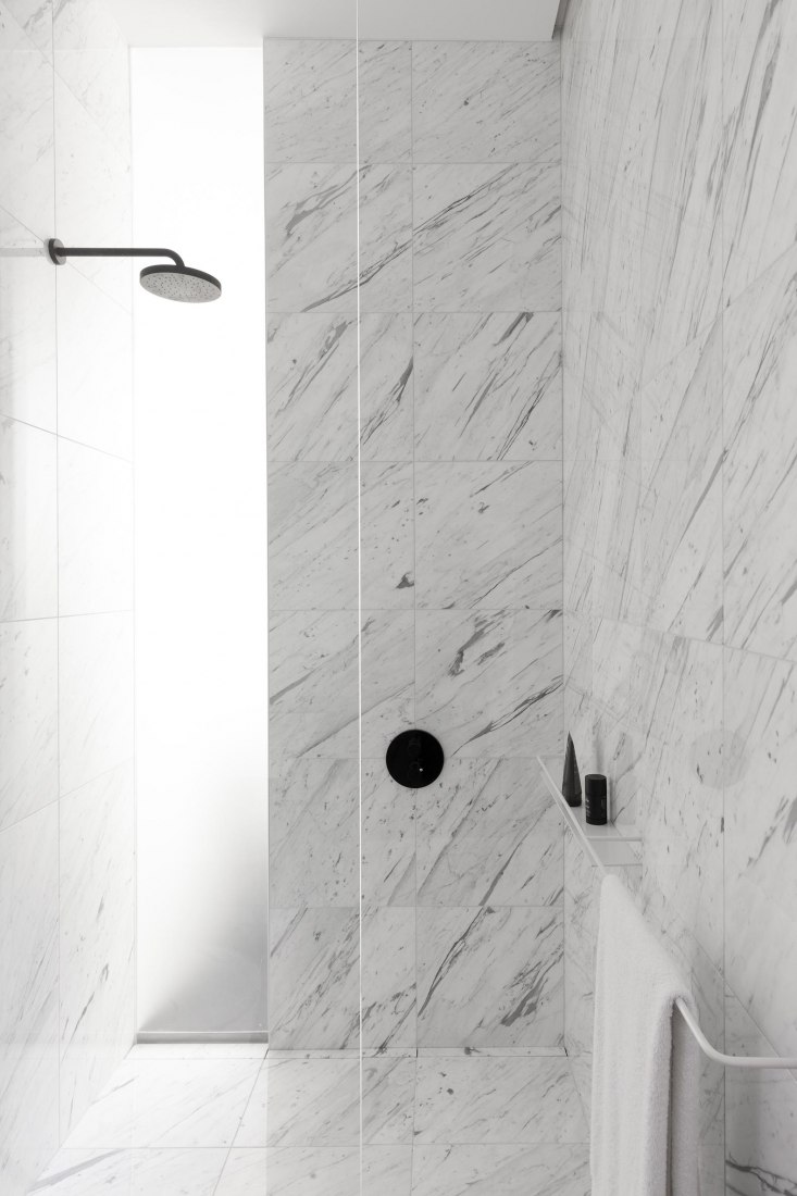 Baño. Maison du Parc por La Shed Architecture. Fotografía por Maxime Brouillet