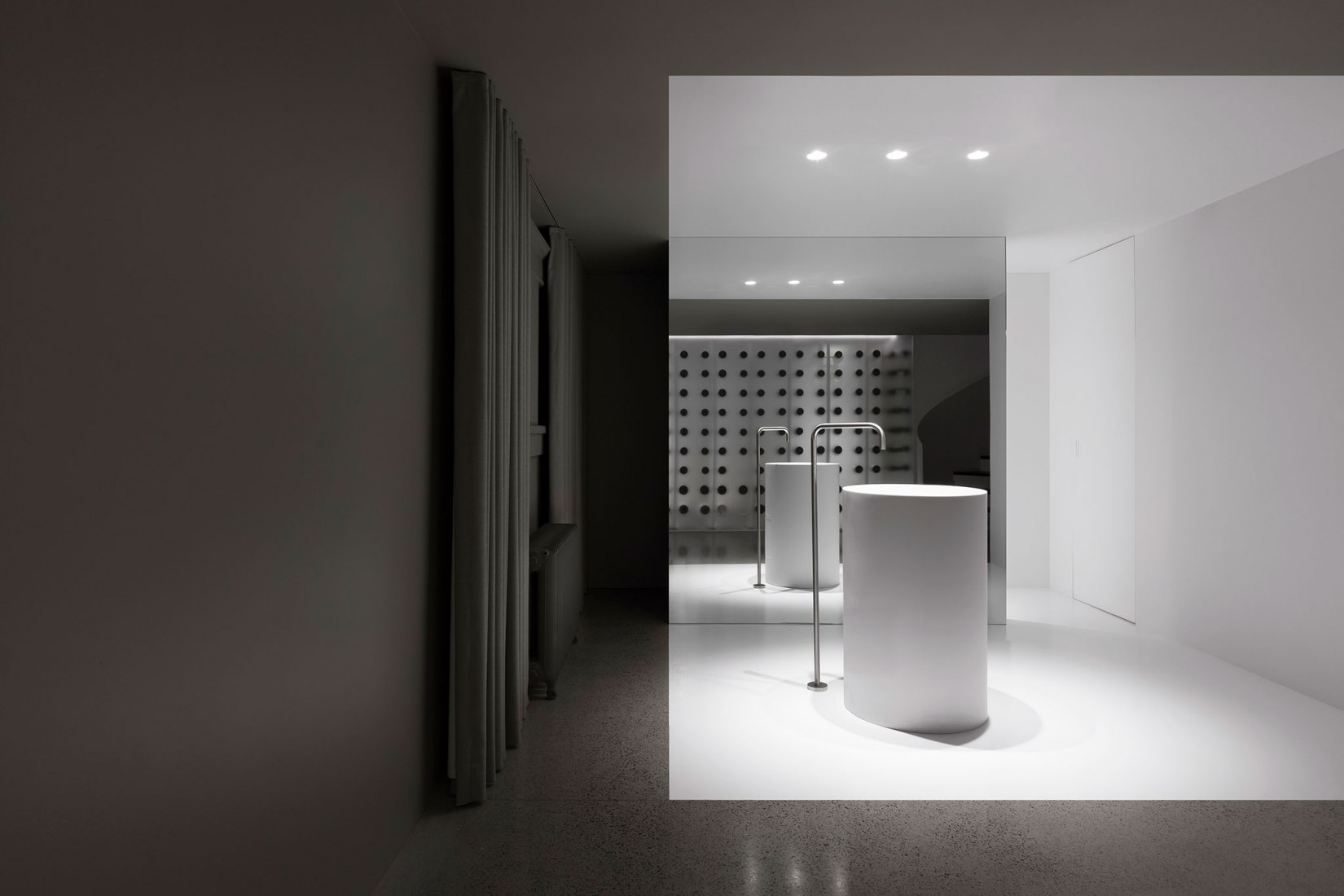 Baño del sótano. Maison du Parc por La Shed Architecture. Fotografía por Maxime Brouillet