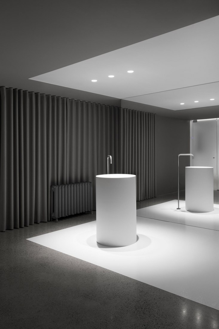 Baño del sótano. Maison du Parc por La Shed Architecture. Fotografía por Maxime Brouillet