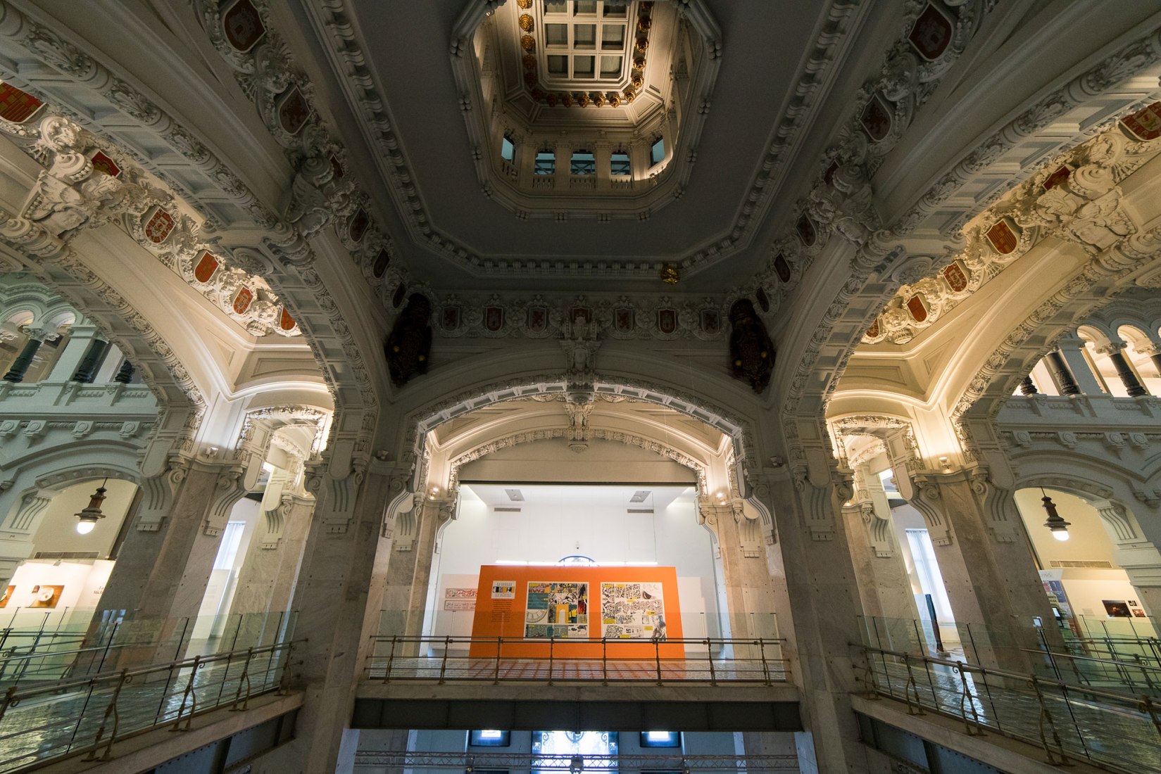 Exhibition hall. "La ciudad en viñetas" by Victor Puchalski. Photograph © Jesús Varillas