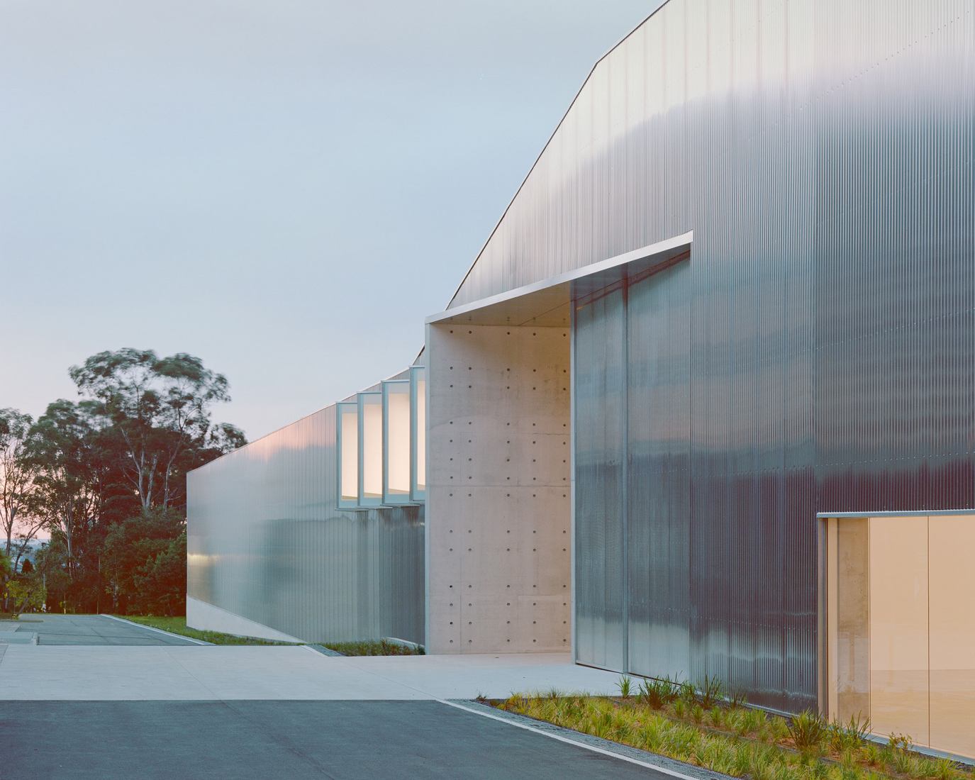 Powerhouse Castle Hill por lahznimmo architects. Fotografía por Rory Gardiner.