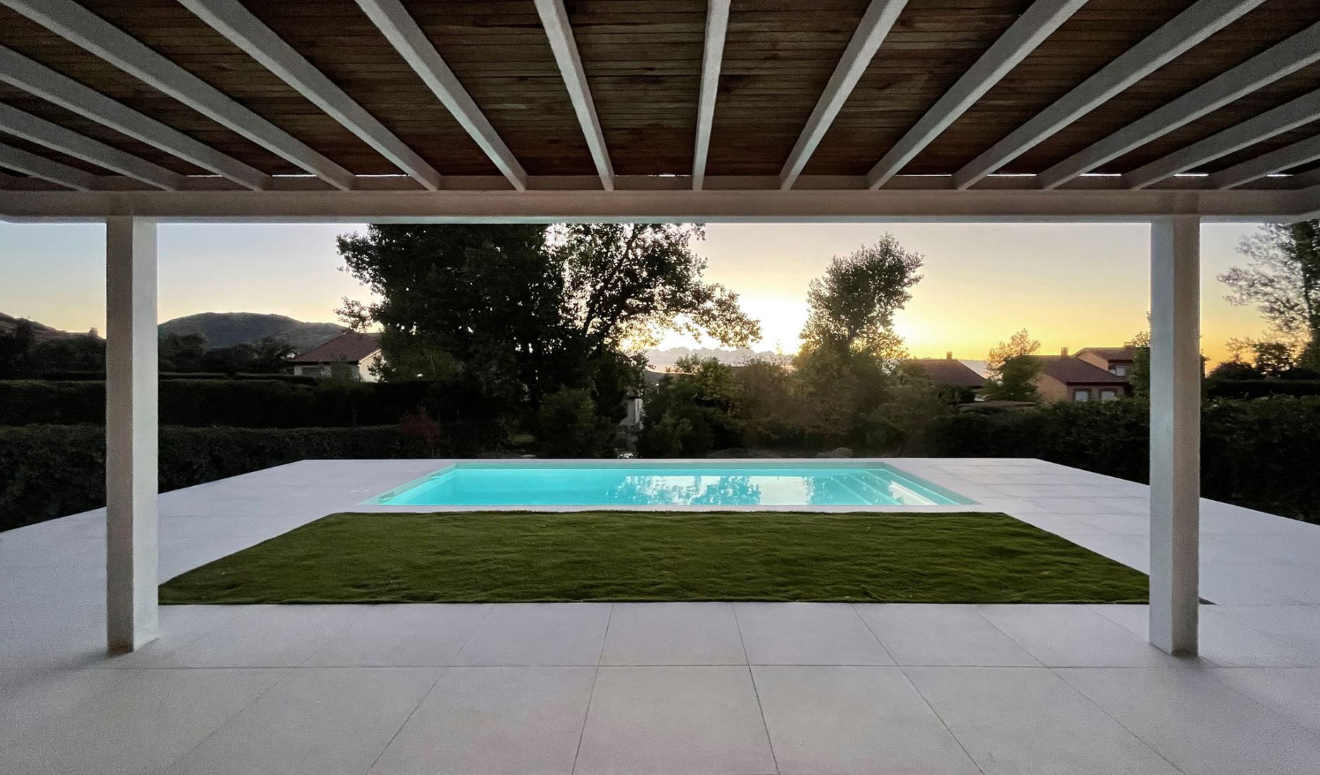 Piscina y reacondicionamiento de terraza por FAR Arquitectos. Fotografía por Francisco Arévalo