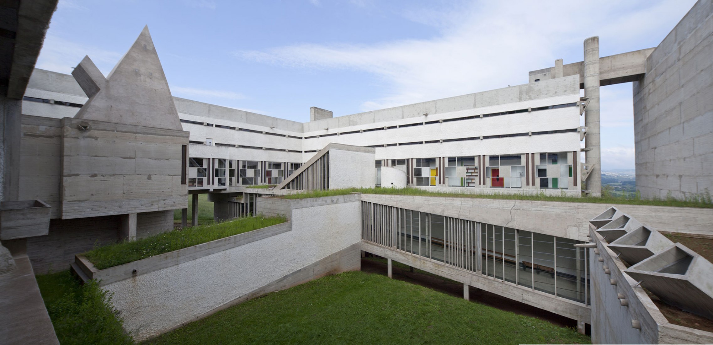 Convento Sainte Marie de la Tourette por Le Corbusier | Sobre