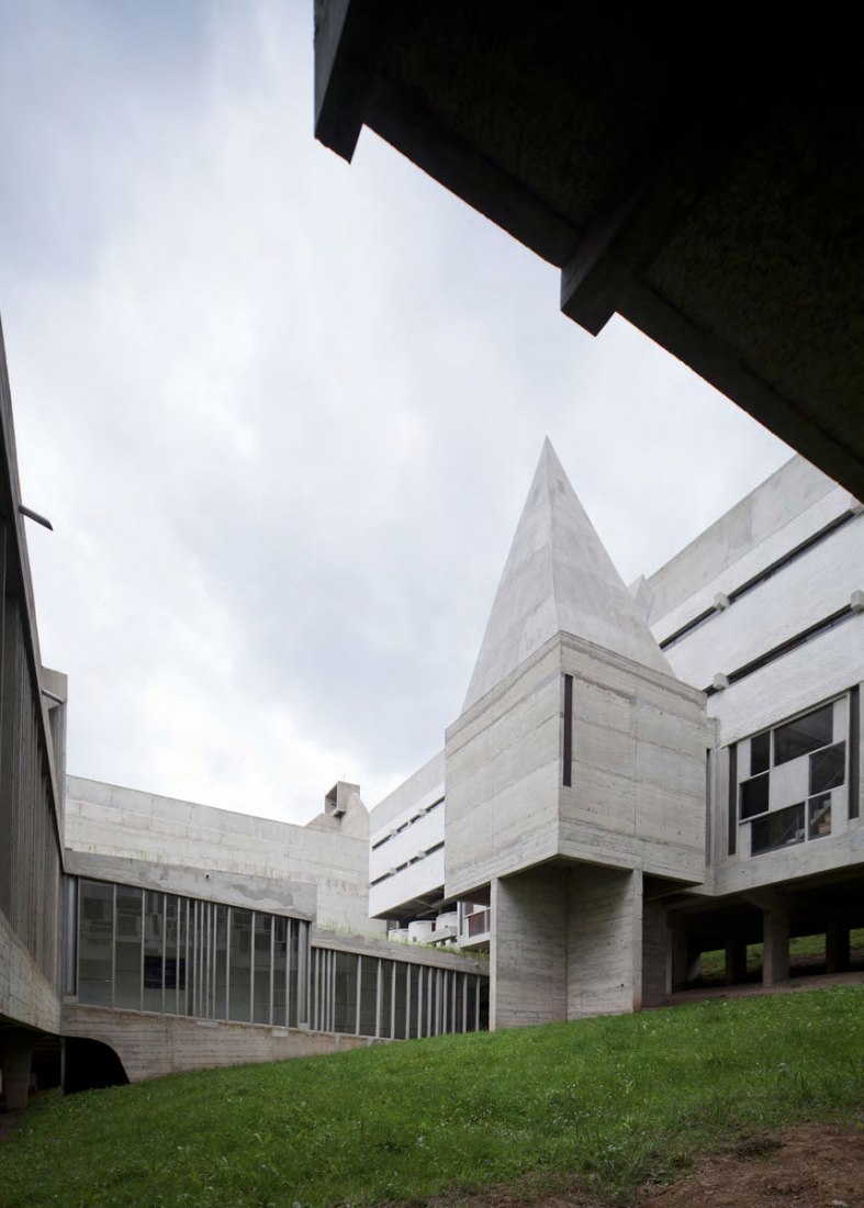 convento-sainte-marie-de-la-tourette-por-le-corbusier-sobre