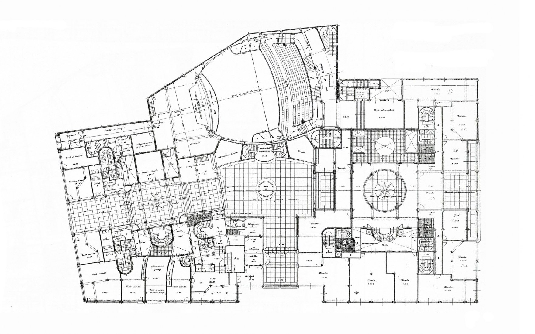 Primera planta palco, Cine Carlos III por Luis Gutiérrez Soto. Imagen cortesía de Platea.