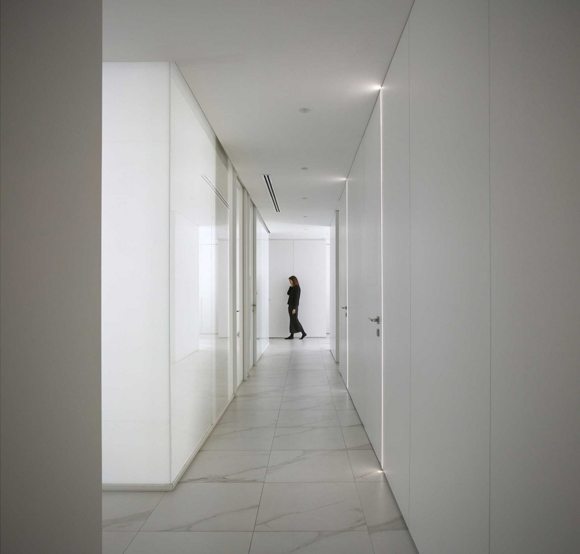 Cózar clinic by Lecoc Arquitectura and Andrés J. Cózar Lizandra. Photograph by Mariela Apollonio