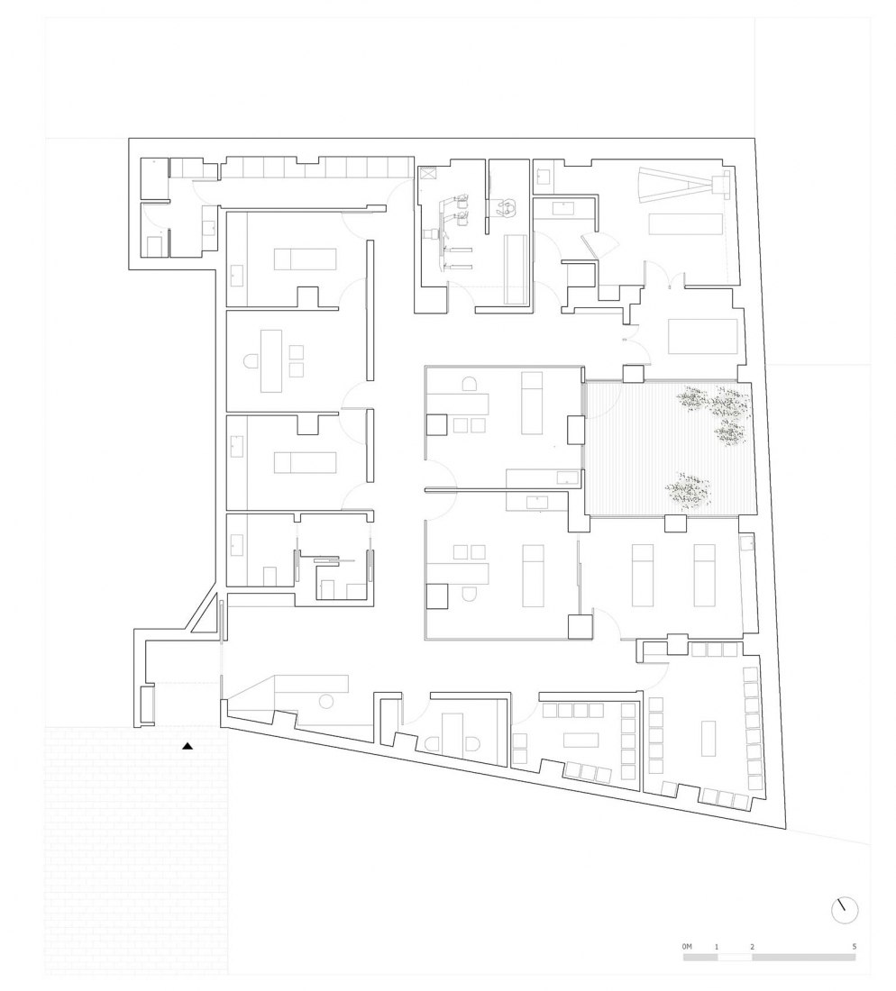 Ground floor. Cózar clinic by Lecoc Arquitectura and Andrés J. Cózar Lizandra