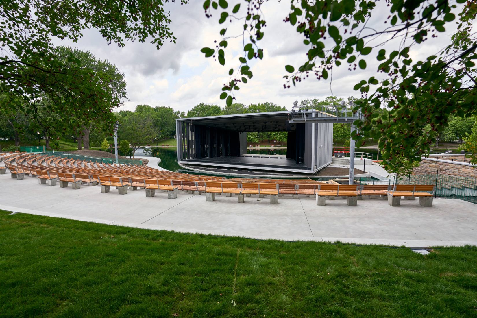 La Fontaine Park’s Théâtre de VerduThéâtre de Verdure del parque La Fontaine por Lemay. Fotografía por Sylvain Légaré. Imagen cortesía de Lemayre by Lemay. Photograph by Sylvain Légaré. Image courtesy of Lemay