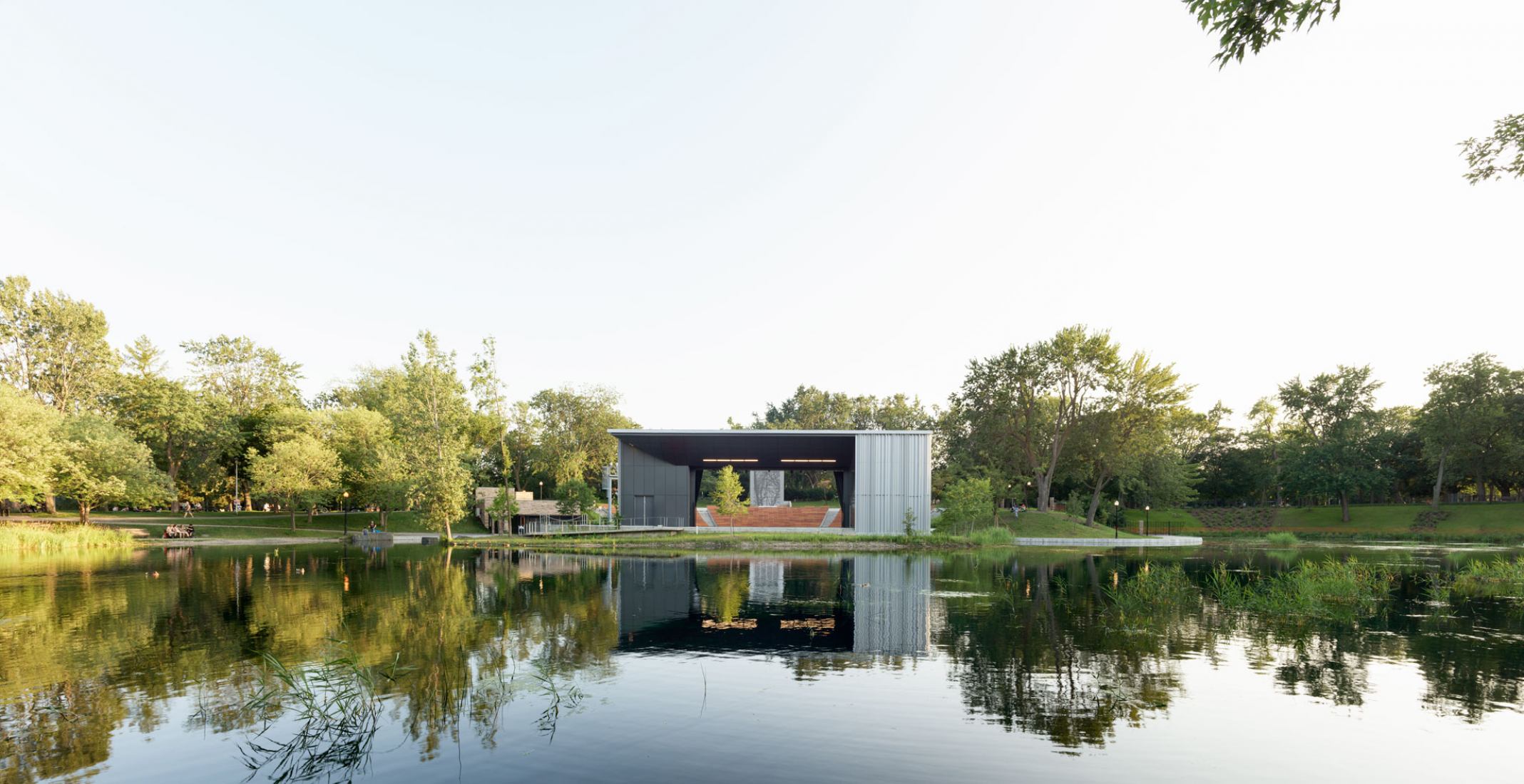 El Théâtre de Verdure del parque La Fontaine por Lemay. Fotografía por Adrien Williams.