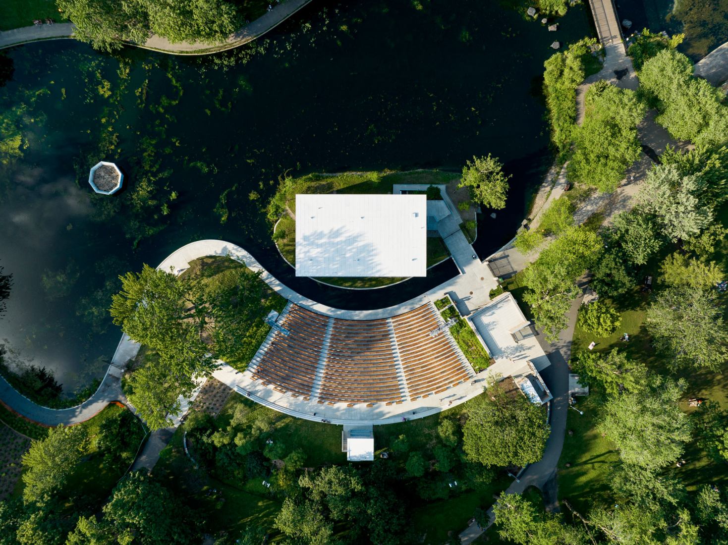 El Théâtre de Verdure del parque La Fontaine por Lemay. Fotografía por Adrien Williams.