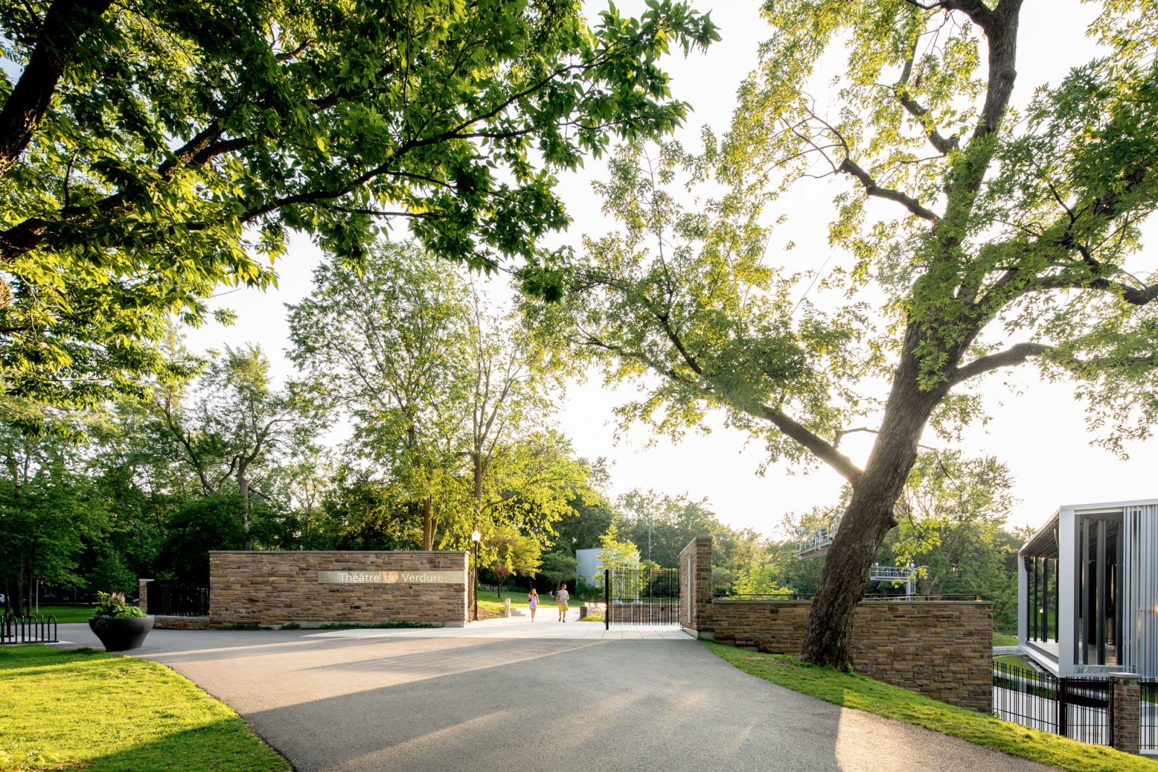 El Théâtre de Verdure del parque La Fontaine por Lemay. Fotografía por Adrien Williams.