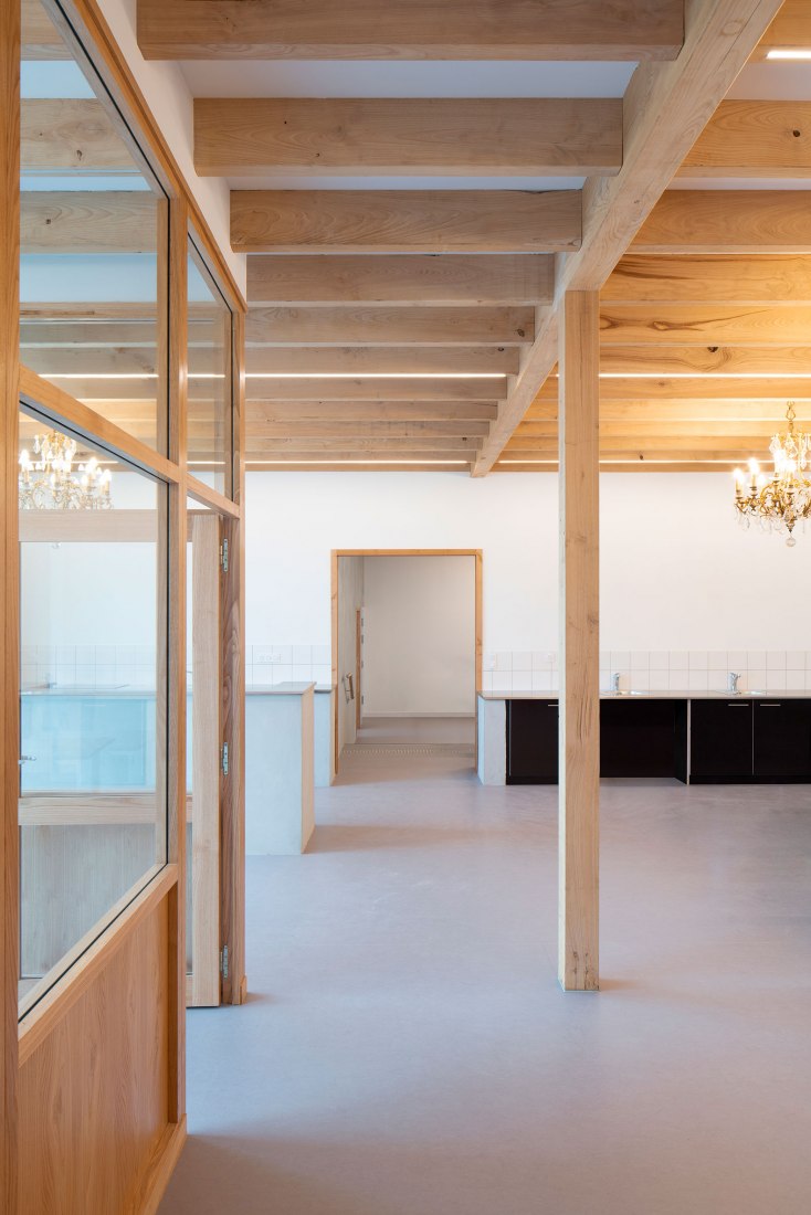 Centro social y cultural en Cossé-le-Vivien por Lemoal Lemoal Architectes. Fotografía por Erle Marec.
