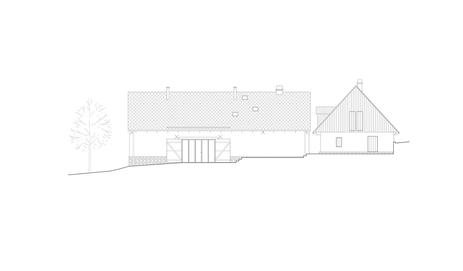 Alzado oeste. Reconstrucción de una casa de campo en la región Sur de Bohemia. Dos casas, ciervos y árboles por Lenka Míková. 