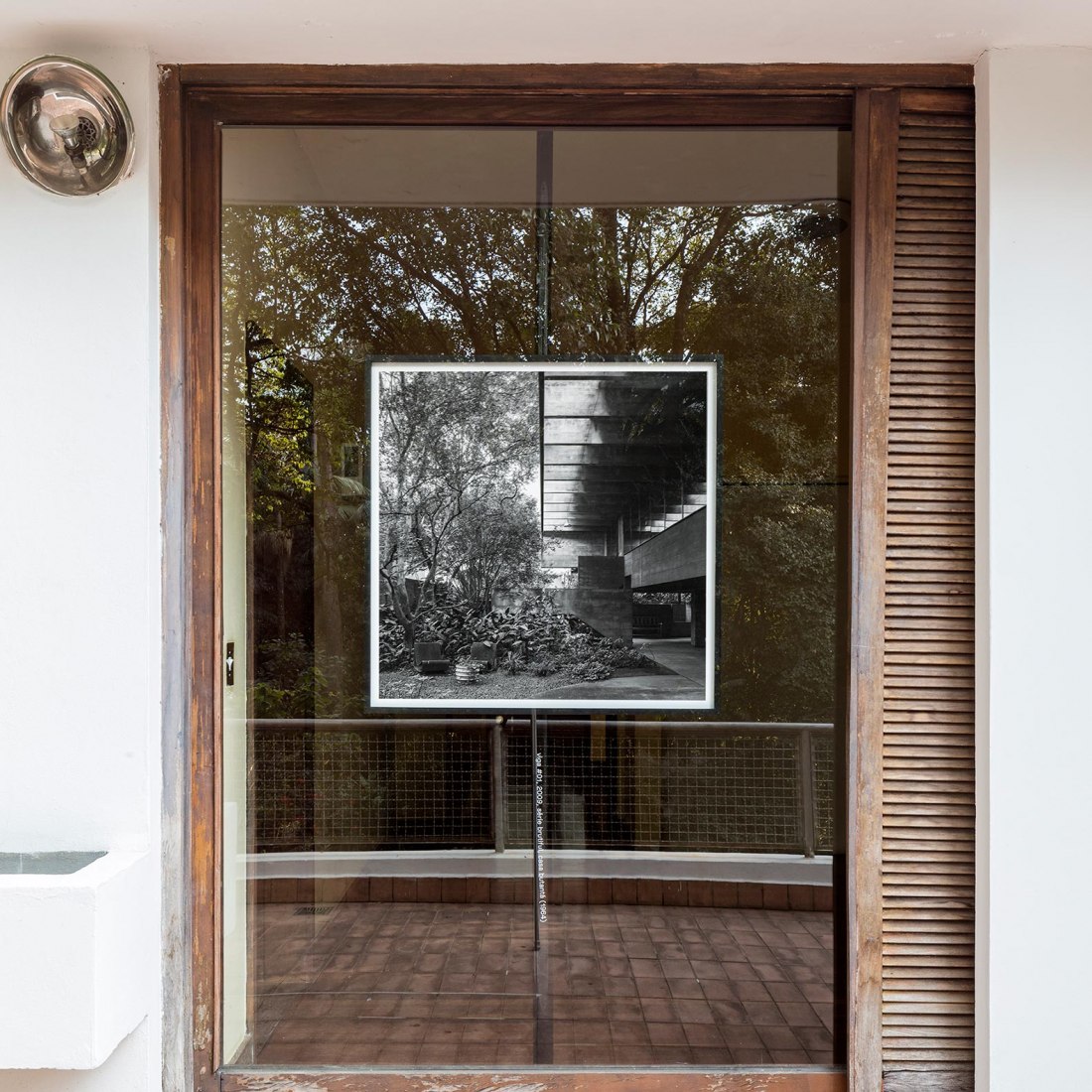 Vista de sala en Casa Modernista. Serie “Sotaques Paulistanos da Bauhaus” (Inflexiones de la Bauhaus en São Paulo) por Leonardo Finotti