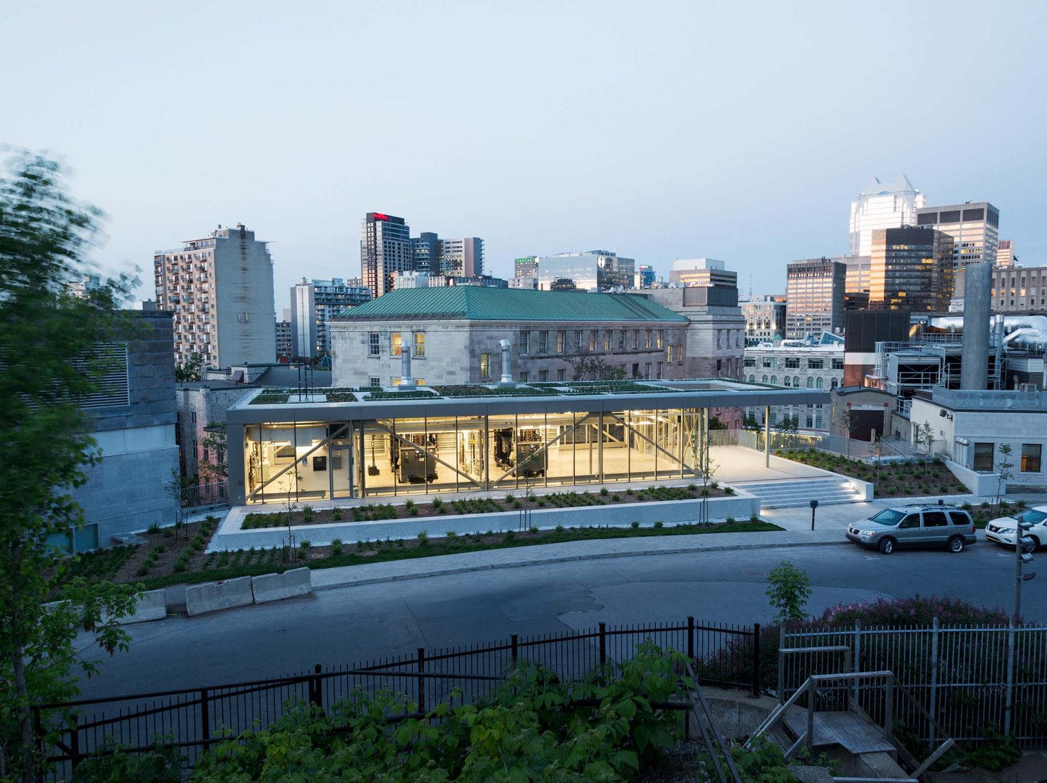 Mcgill University central eléctrica por Les architectes FABG. Fotografía por Steve Montpetit