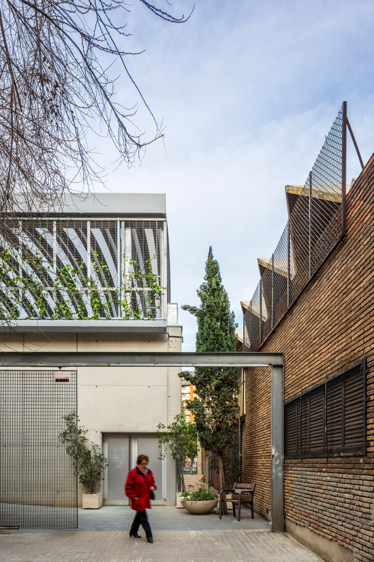 Community Center 'Les Corts' by Pich Architects. Photograph © Simón García. Image courtesy of Pich Architects.