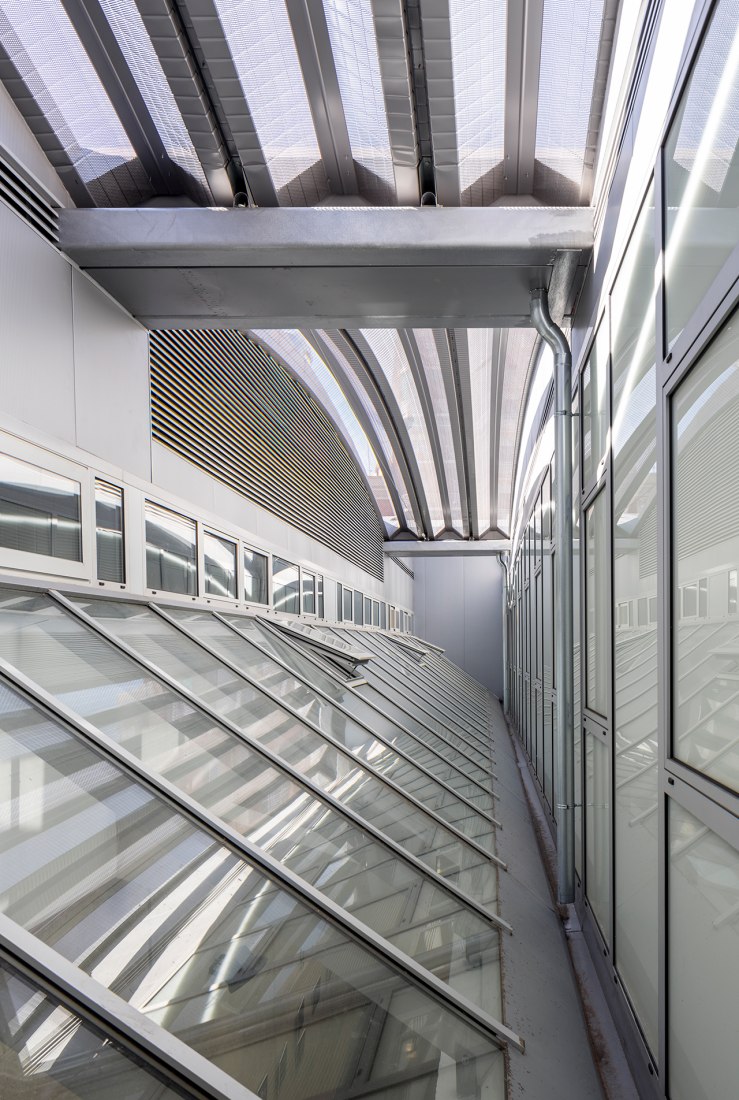 Community Center 'Les Corts' by Pich Architects. Photograph © Simón García. Image courtesy of Pich Architects.