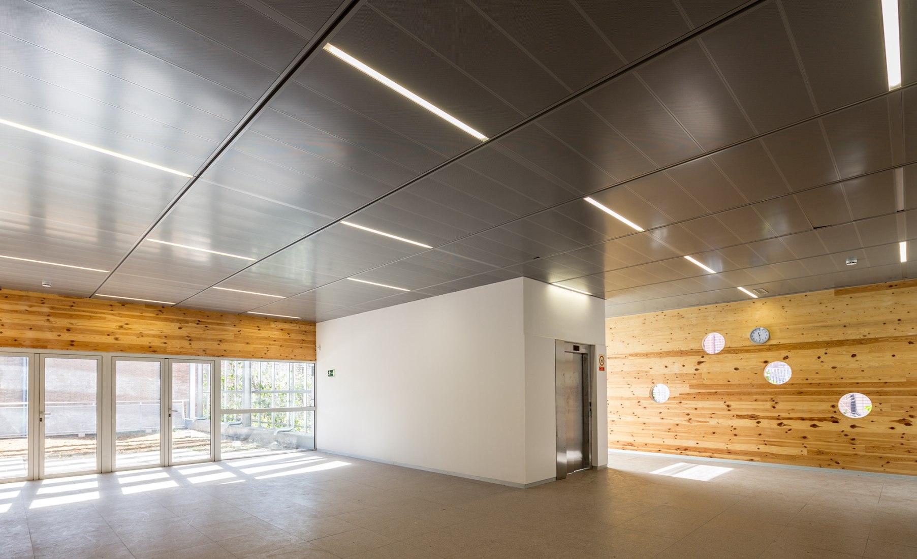 Community Center 'Les Corts' by Pich Architects. Photograph © Simón García. Image courtesy of Pich Architects.