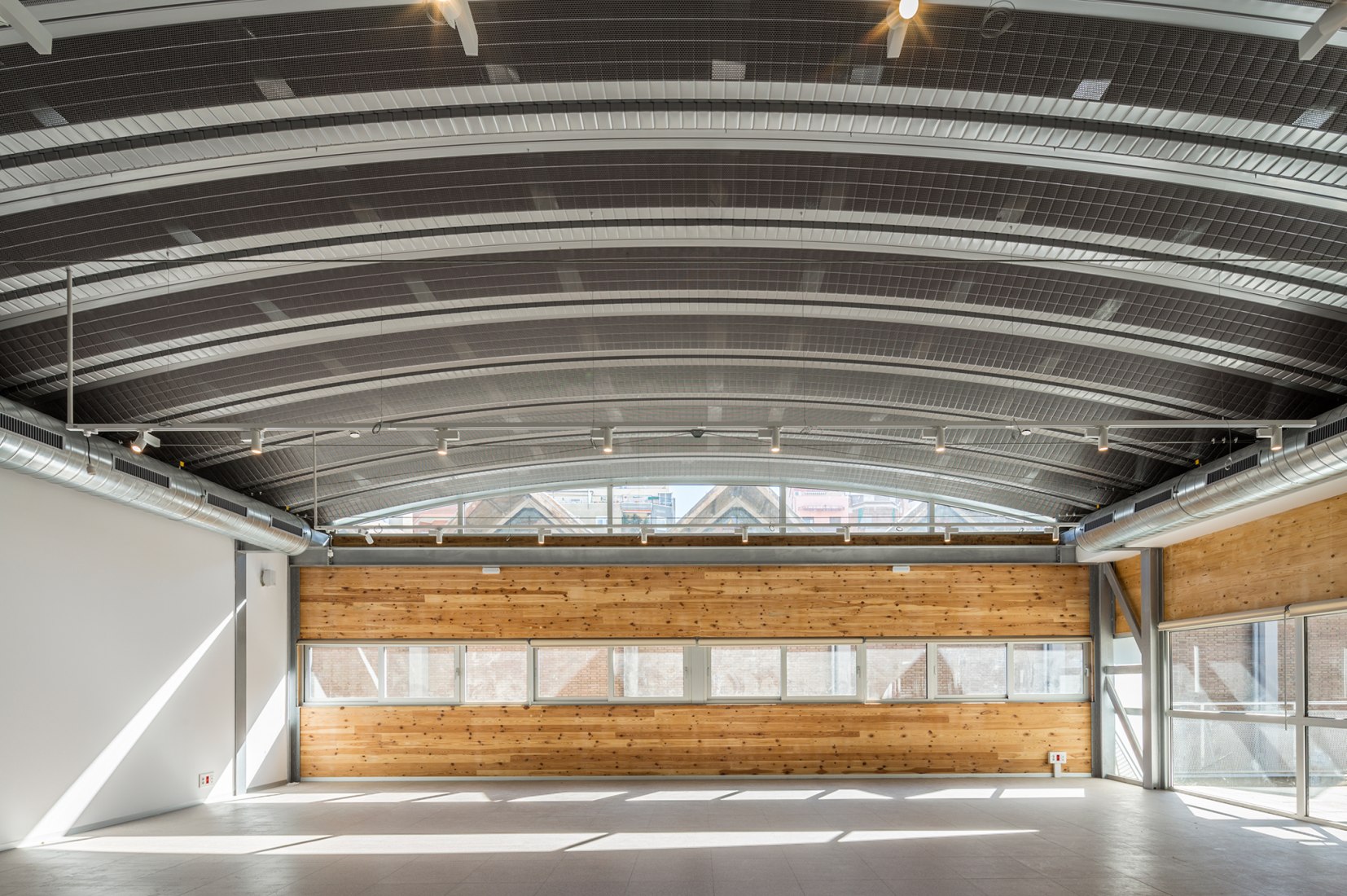 Community Center 'Les Corts' by Pich Architects. Photograph © Simón García. Image courtesy of Pich Architects.