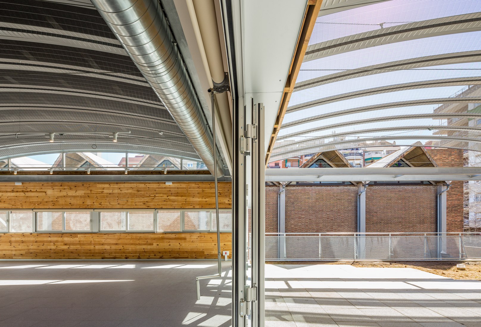 Community Center 'Les Corts' by Pich Architects. Photograph © Simón García. Image courtesy of Pich Architects.