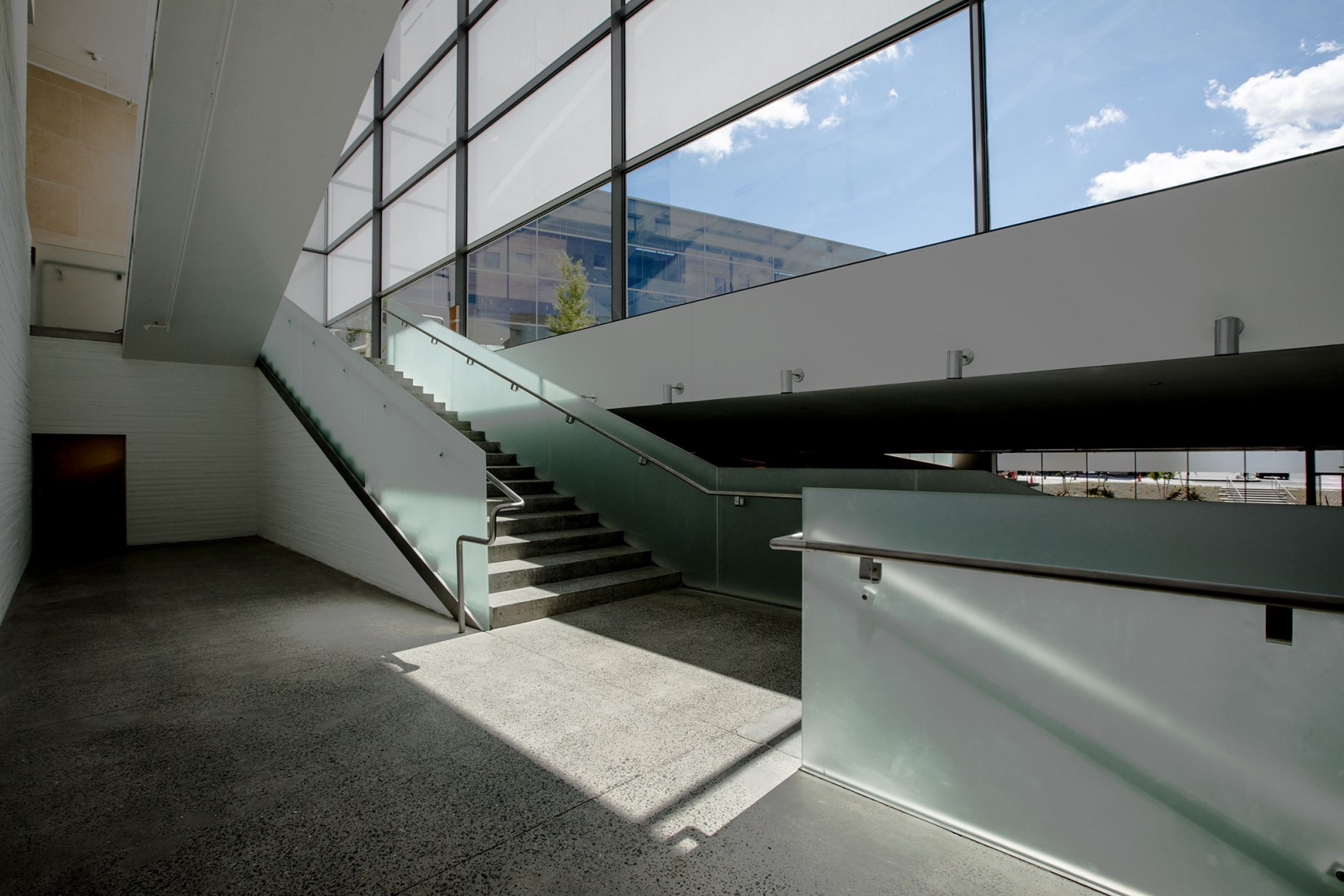 Interior view. Lewis Arts Complex by Steven Holl Architects and BNIM Architects. Photograph © Paul Warchol