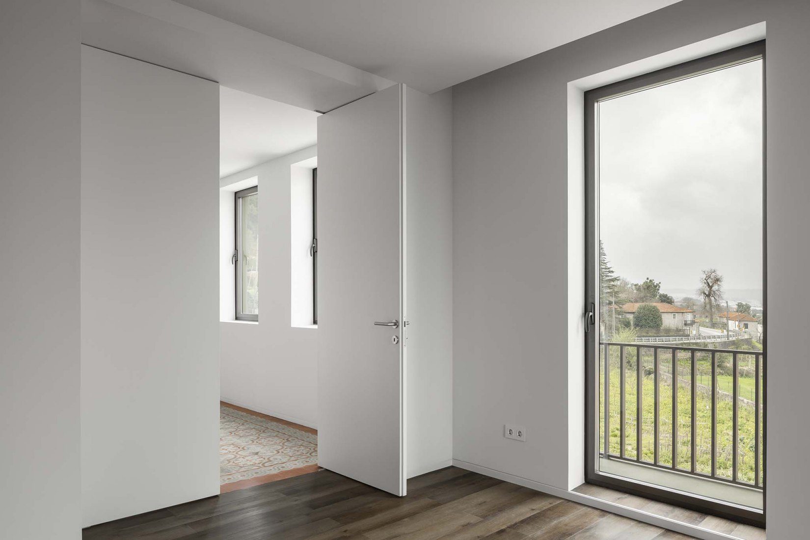 Casa verde por Liliana Maciel. Fotografía por Ivo Tavares Studio.