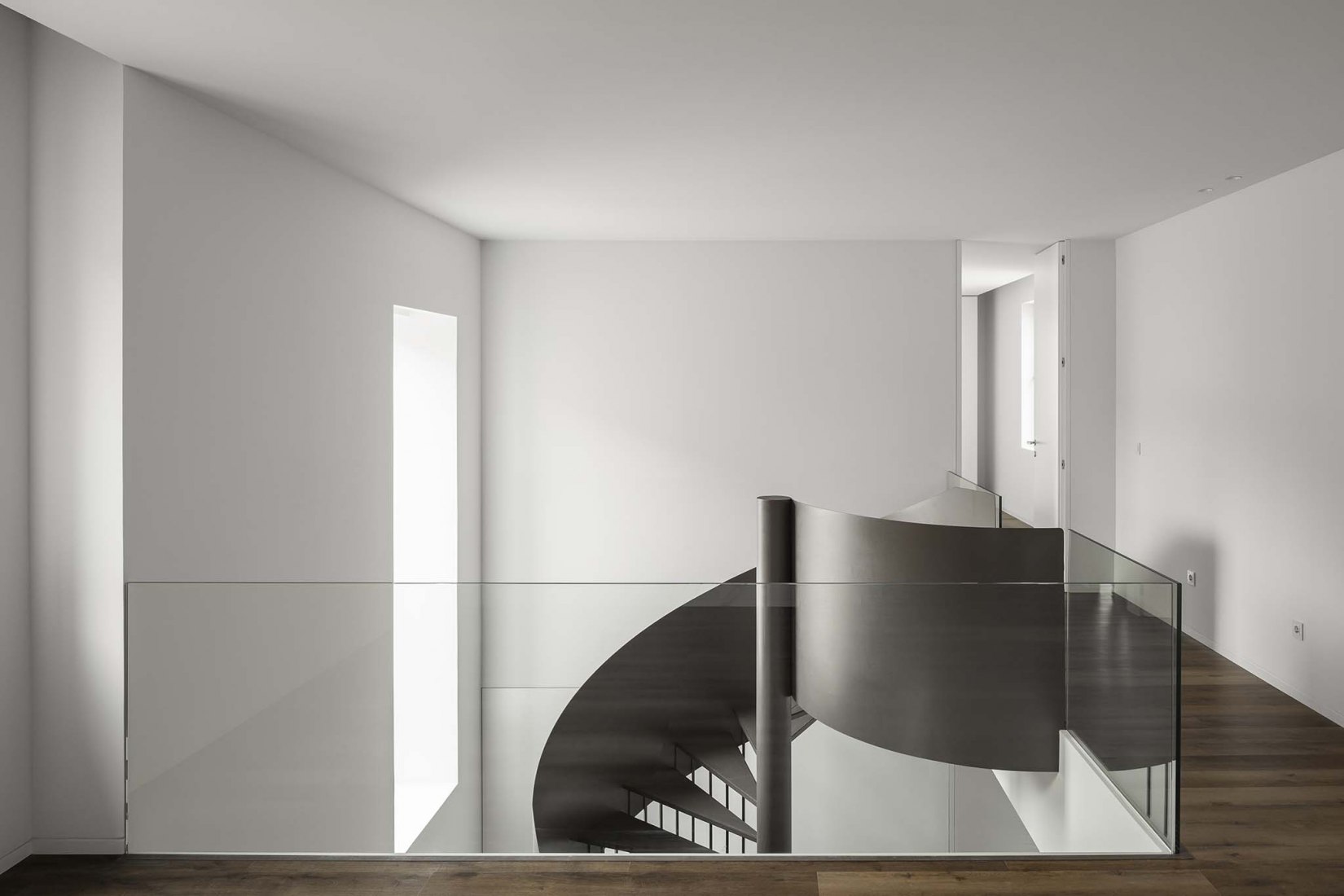 Casa verde por Liliana Maciel. Fotografía por Ivo Tavares Studio.