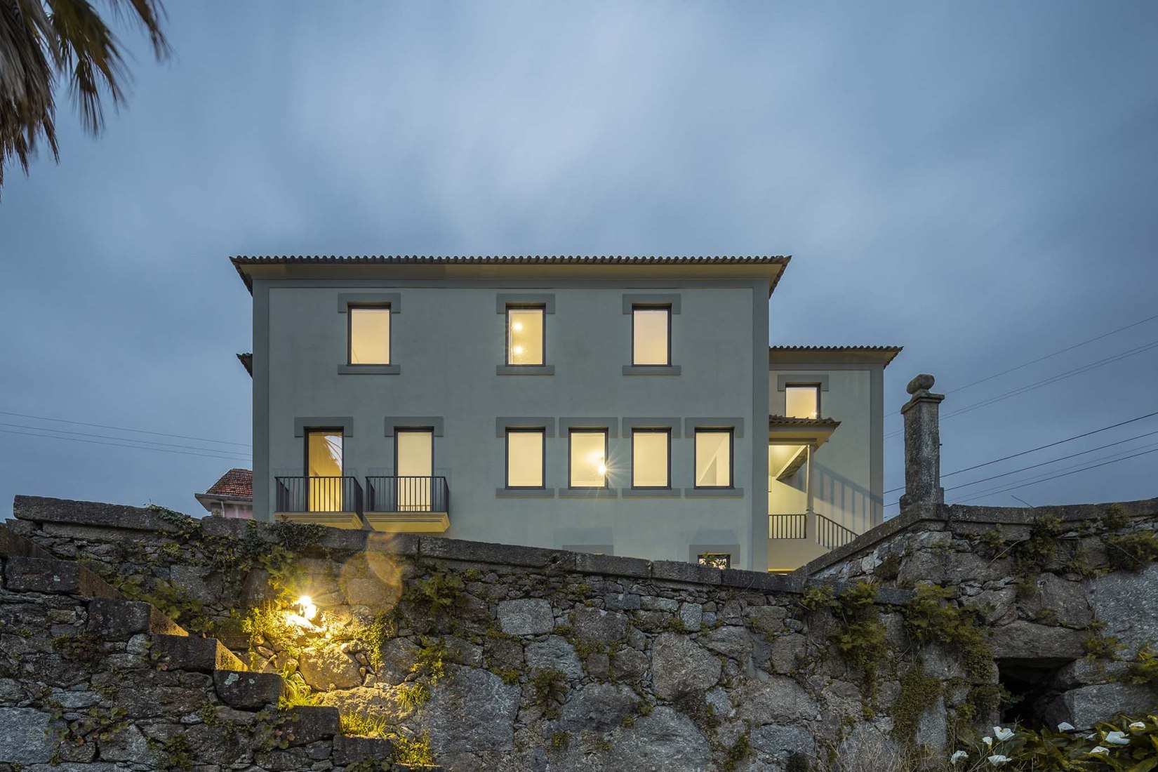 Casa verde por Liliana Maciel. Fotografía por Ivo Tavares Studio.