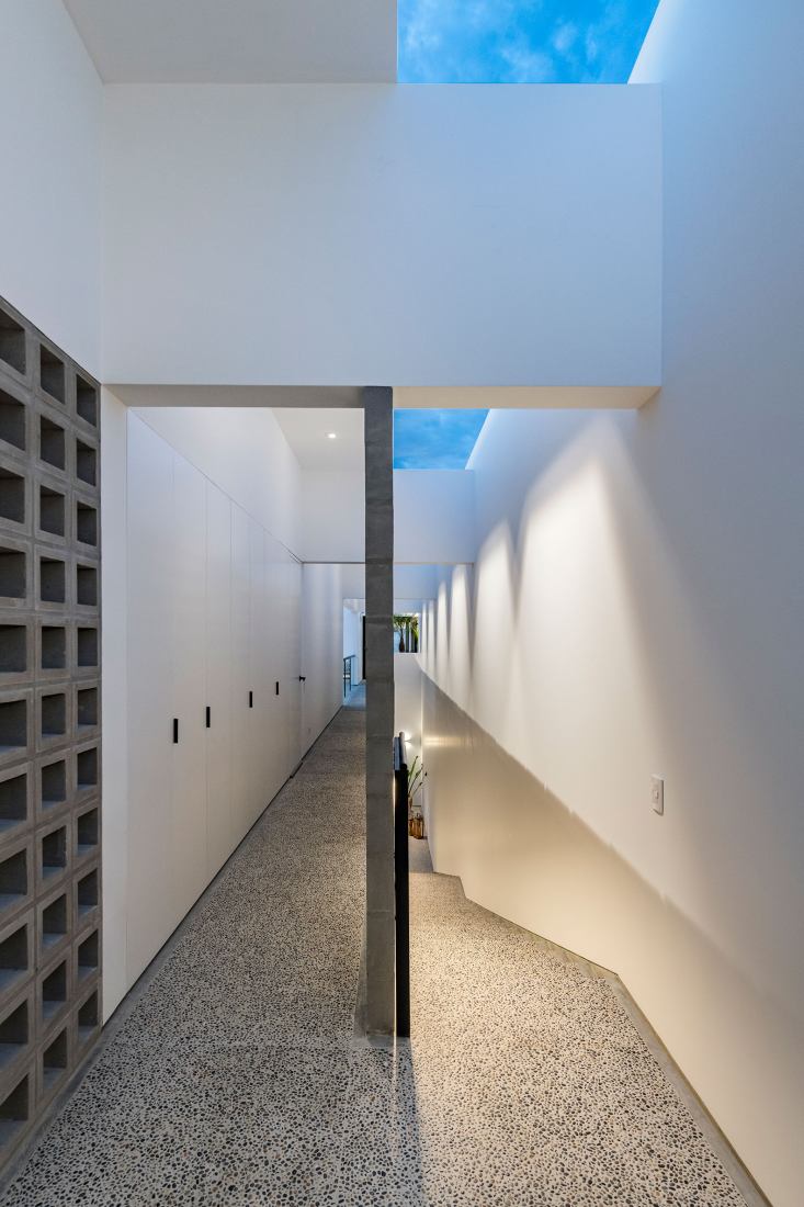 Villa Brava House I by Llosa Cortegana Arquitectos. Photograph by Renzo Rebagliati.